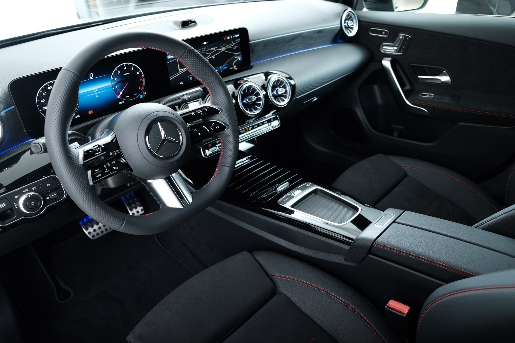 MERCEDES-BENZ A 200 Night Star 7G-DCT-image-8