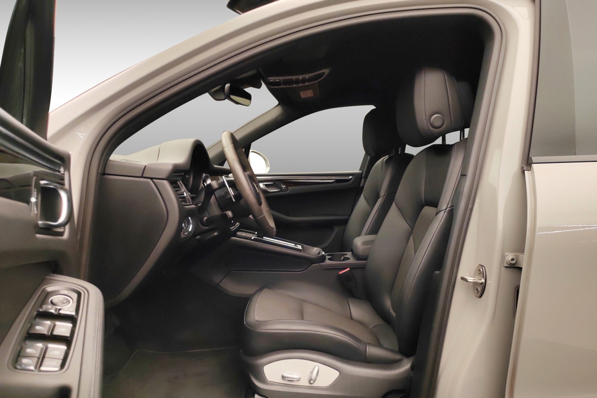 PORSCHE Macan S-image-10