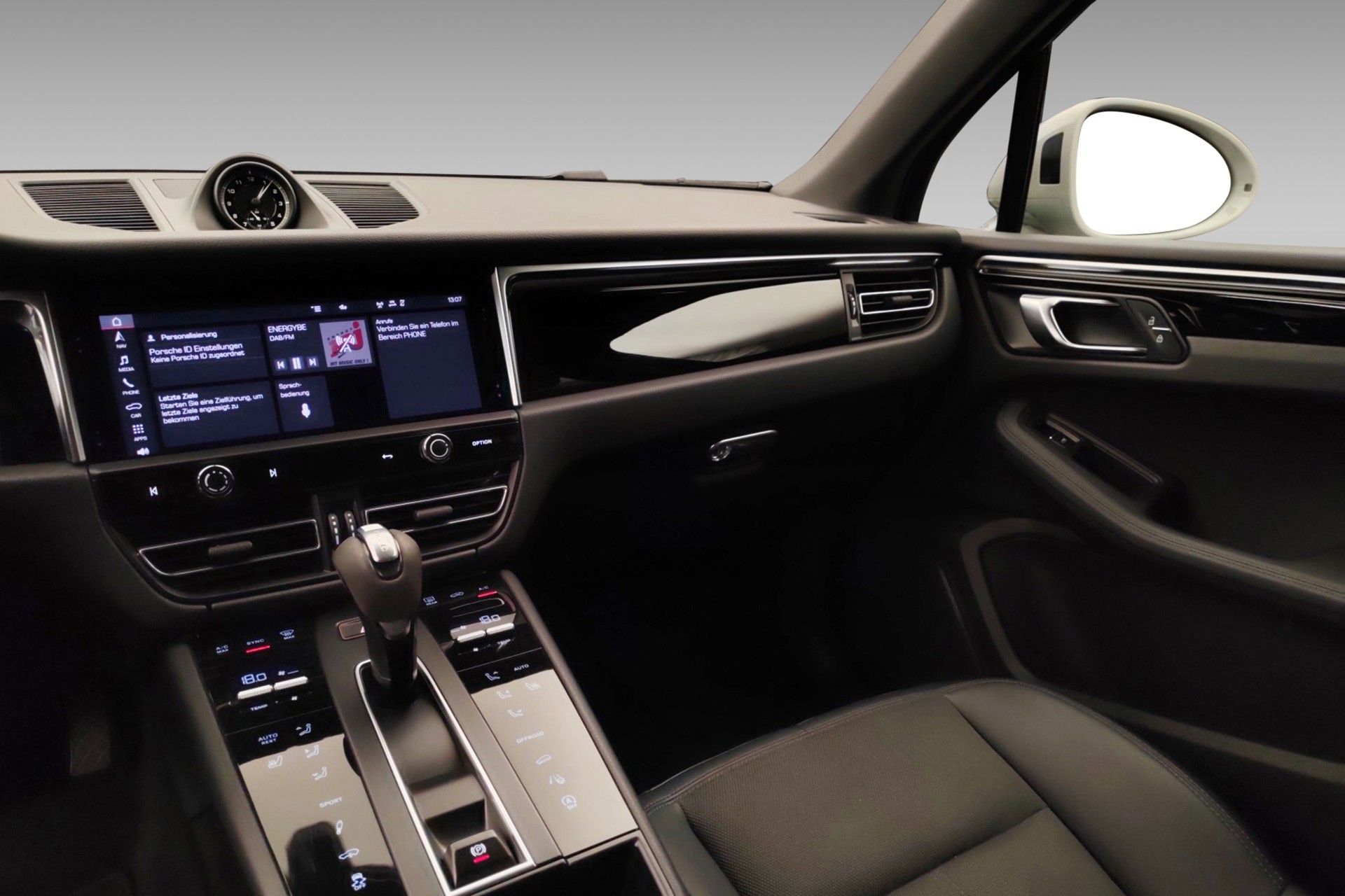 PORSCHE Macan S-image-13