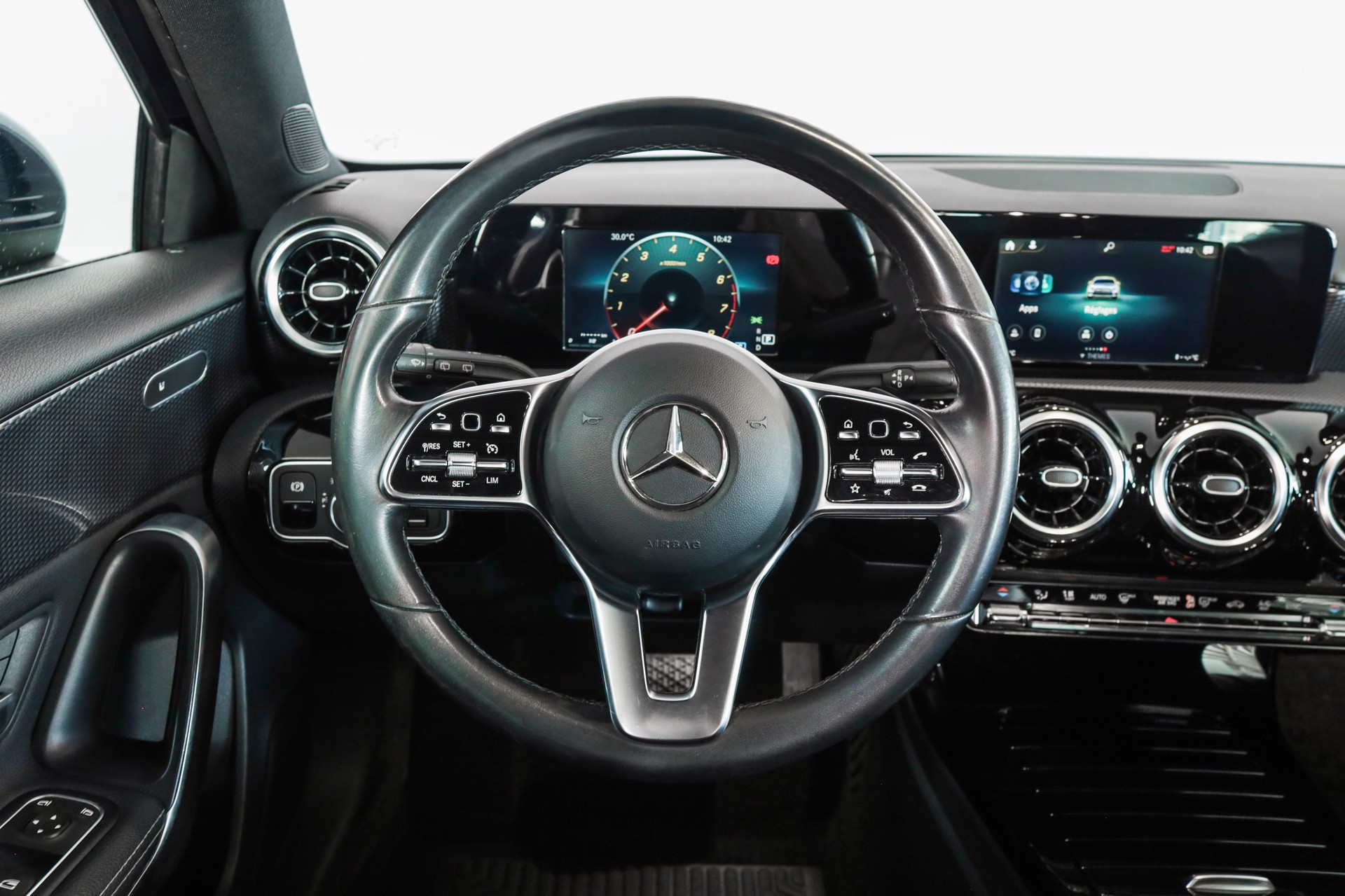MERCEDES-BENZ A 180 Progressive 7G-DCT-image-11