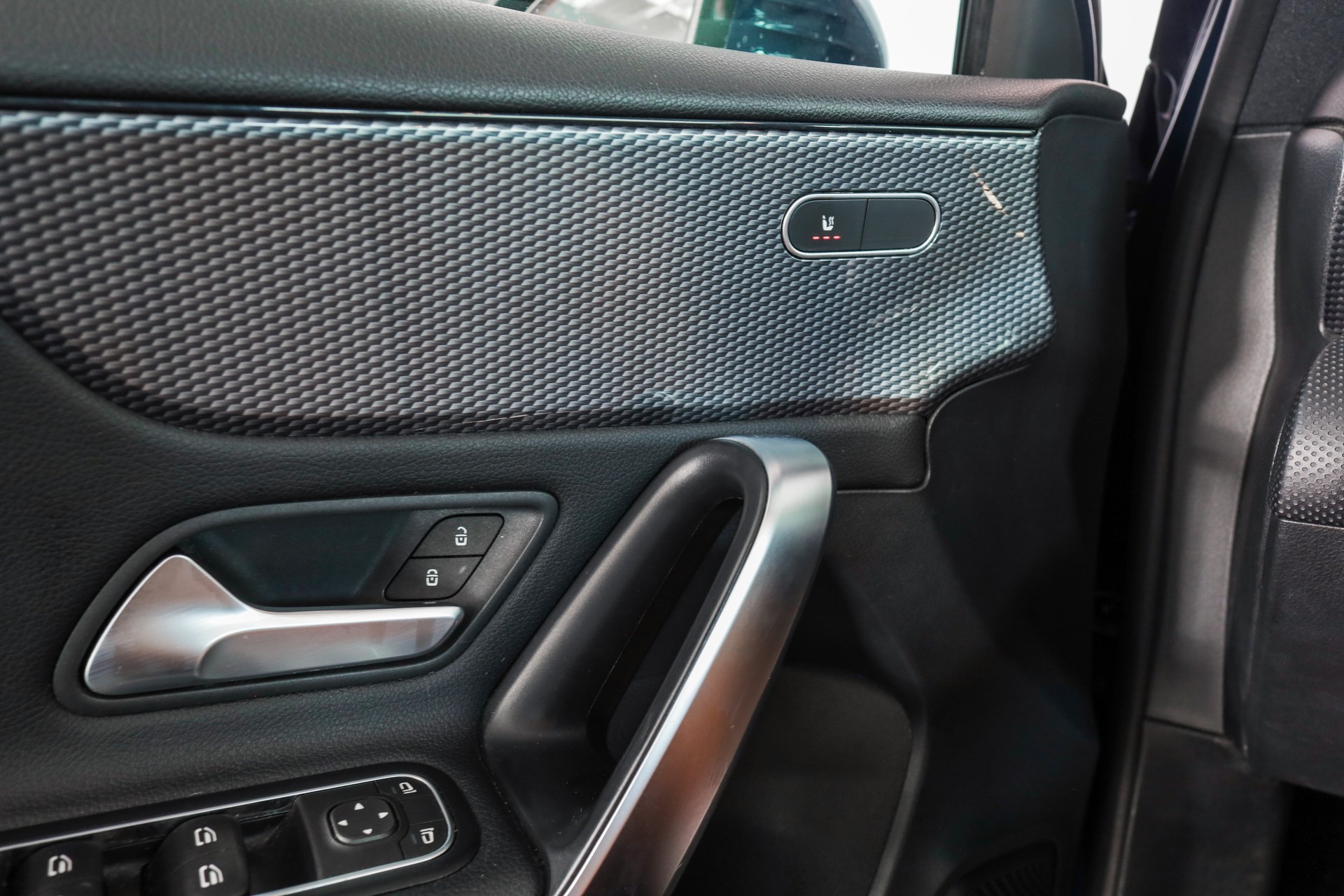 MERCEDES-BENZ A 180 Progressive 7G-DCT-image-19
