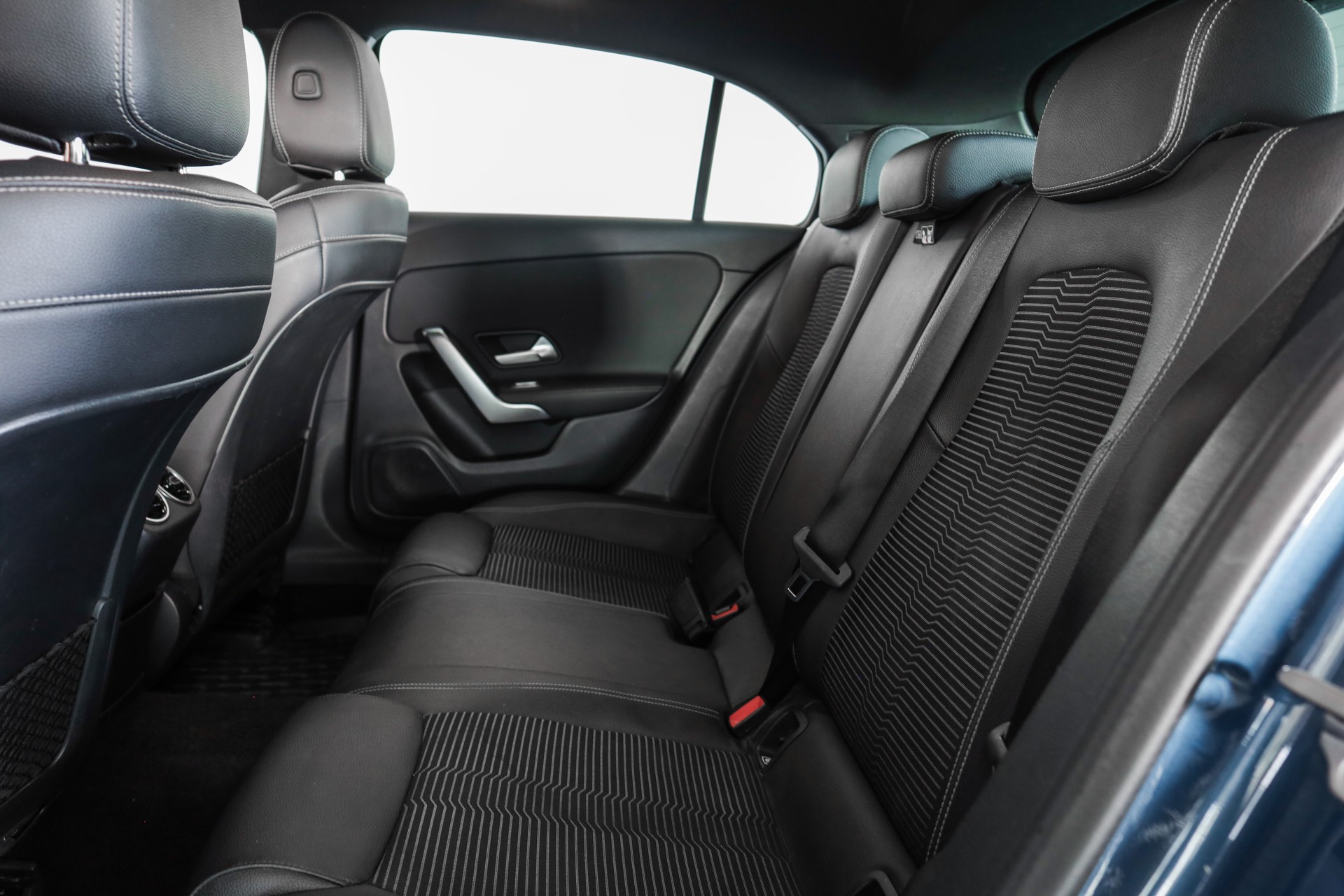 MERCEDES-BENZ A 180 Progressive 7G-DCT-image-23