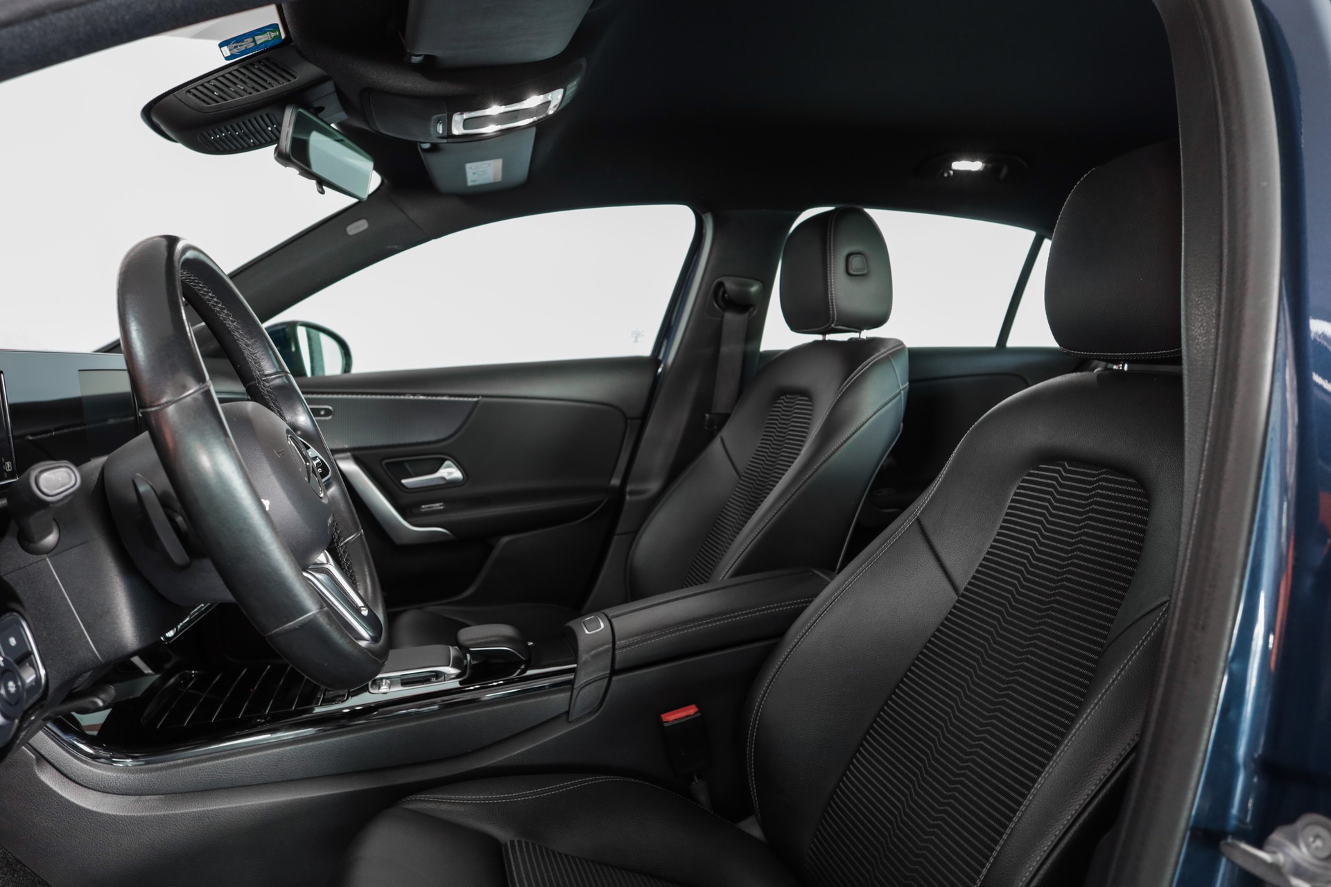 MERCEDES-BENZ A 180 Progressive 7G-DCT-image-22