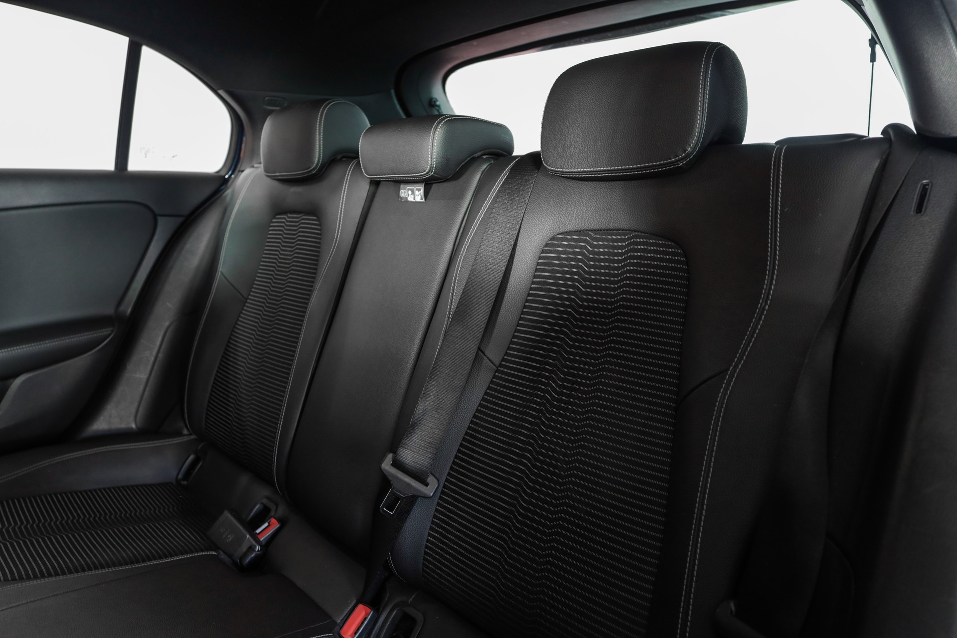 MERCEDES-BENZ A 180 Progressive 7G-DCT-image-21