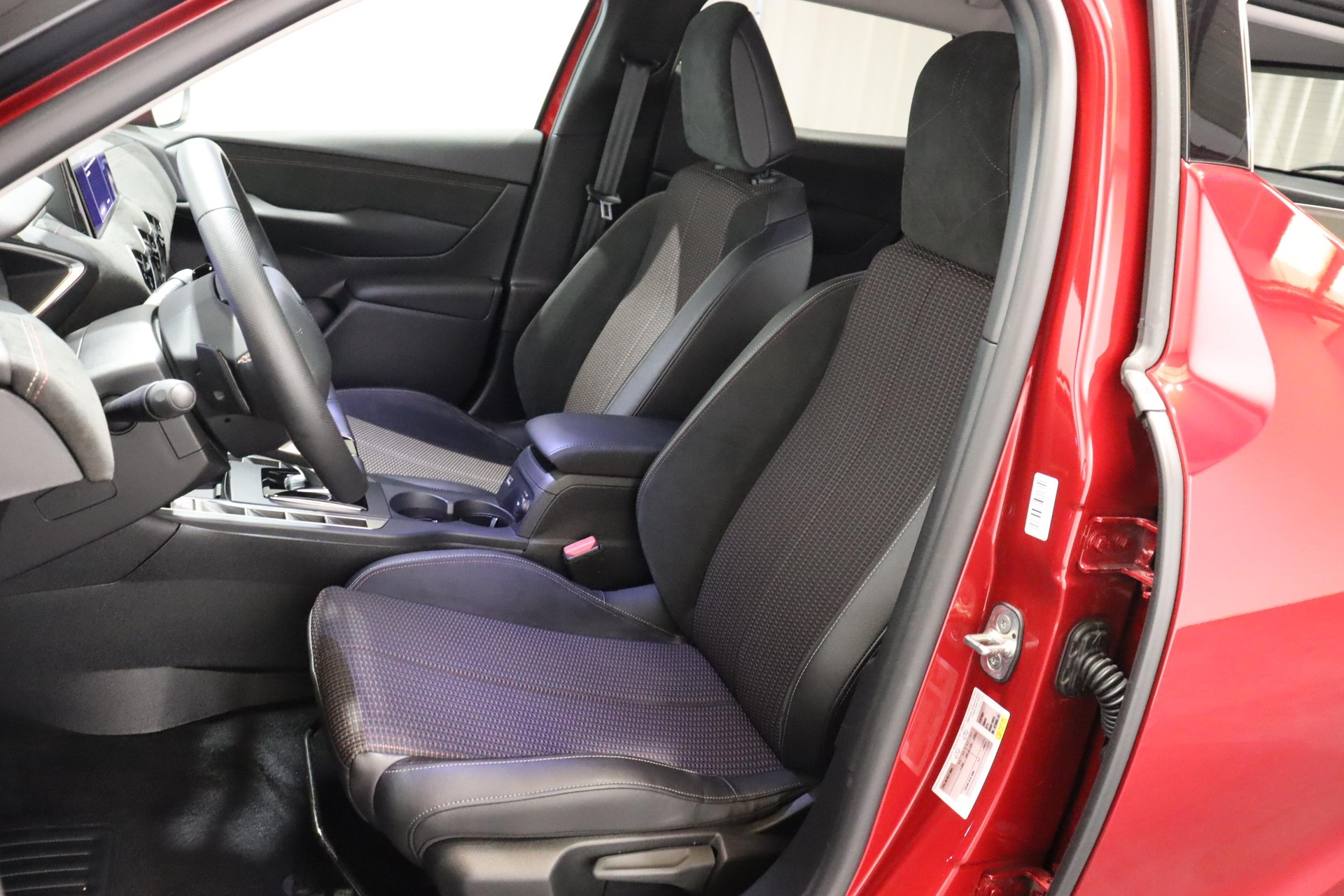 DS AUTOMOBILES 3 Crossback 1.2 PureTech 130 Ligne Noire-image-4