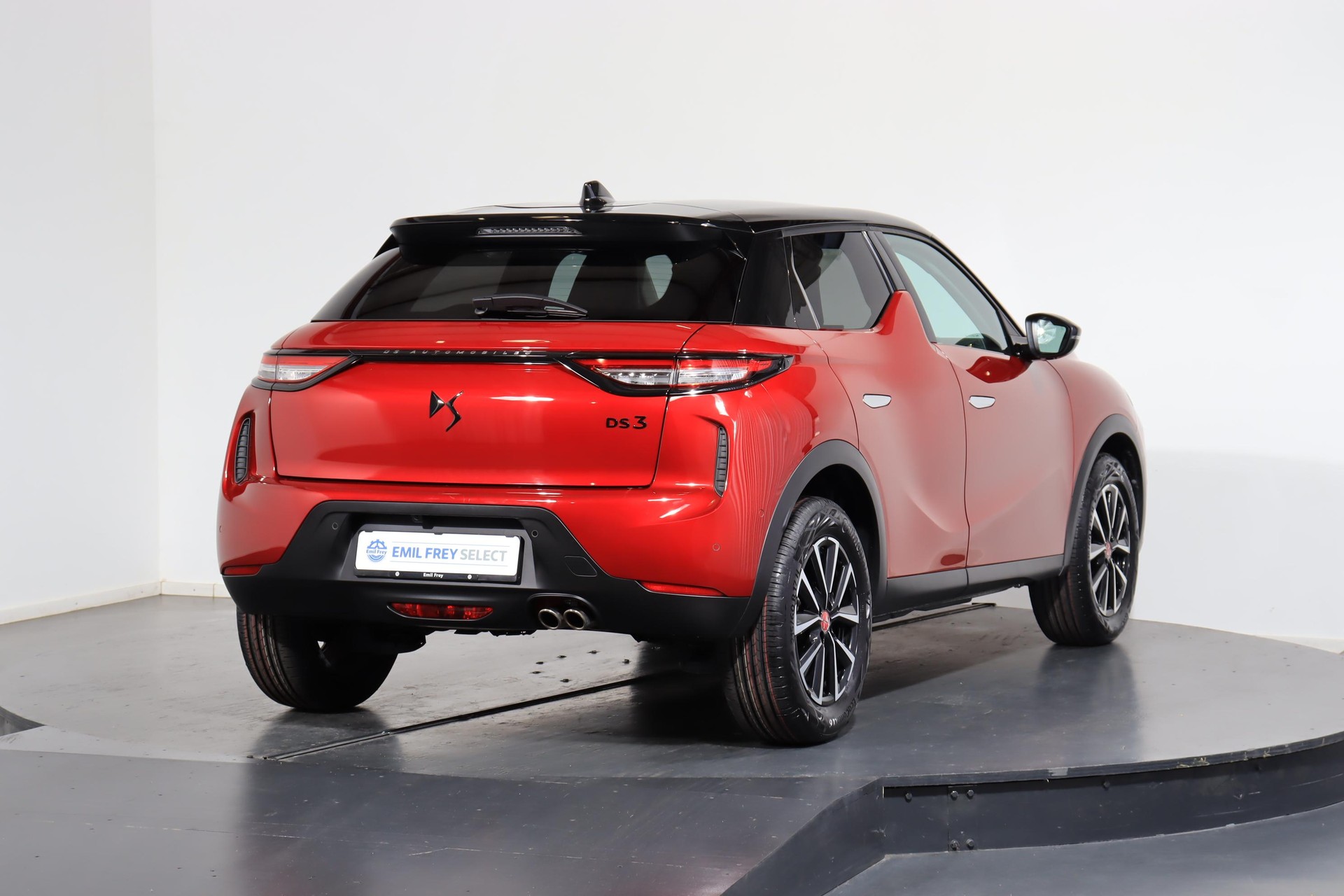 DS AUTOMOBILES 3 Crossback 1.2 PureTech 130 Ligne Noire-image-2