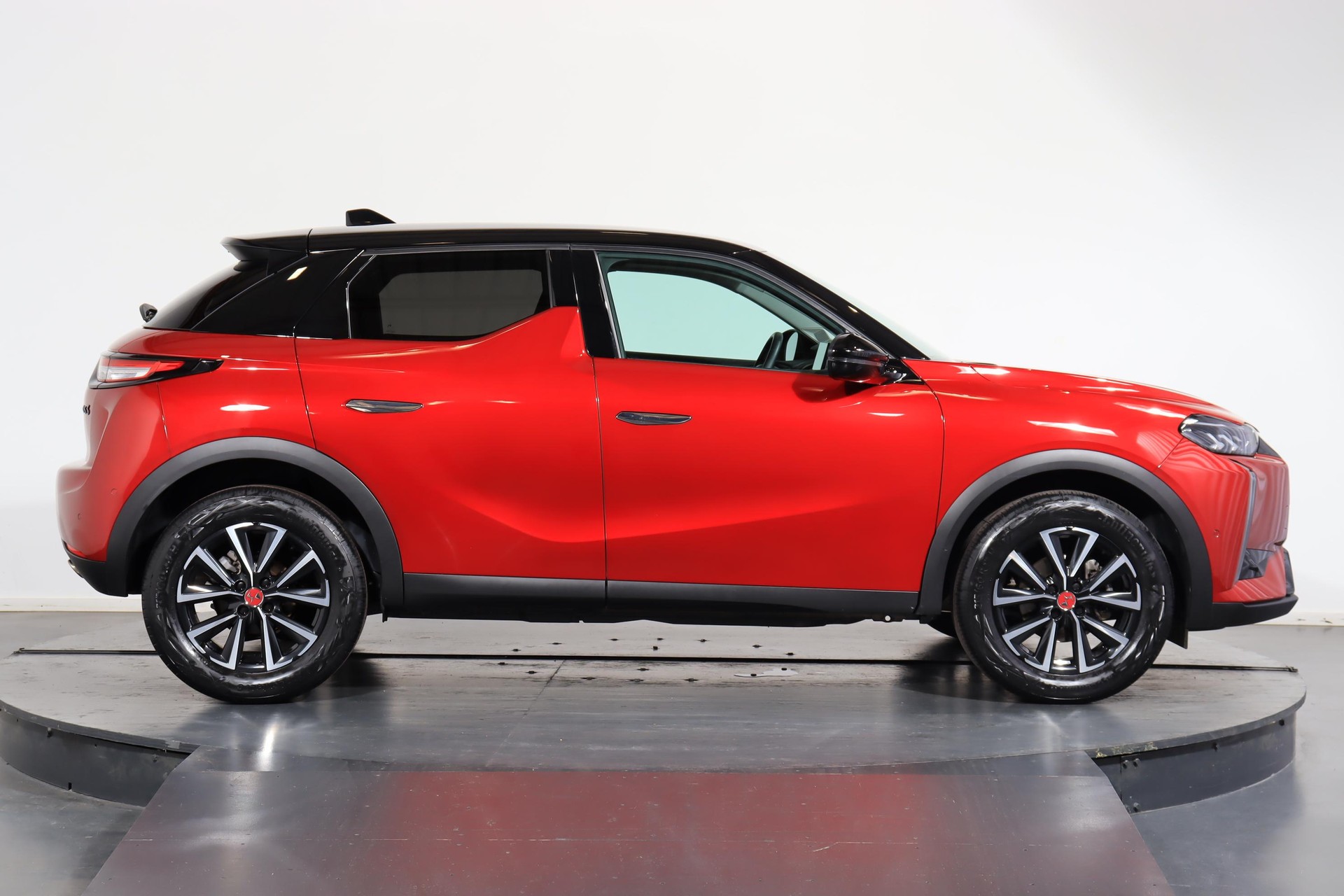 DS AUTOMOBILES 3 Crossback 1.2 PureTech 130 Ligne Noire-image-1