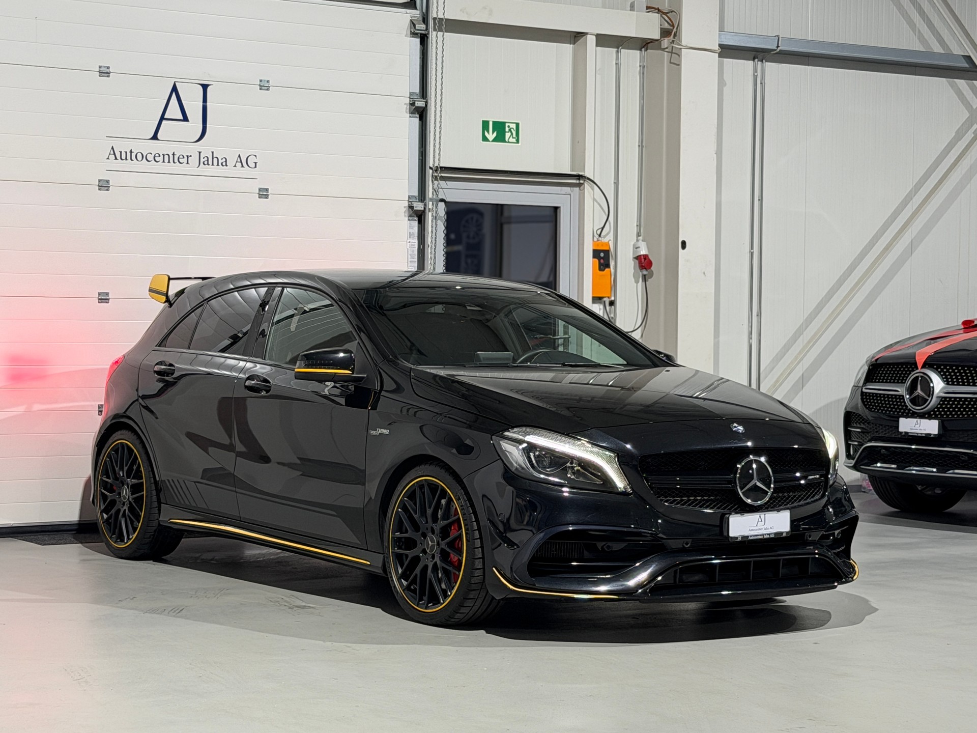 MERCEDES-BENZ A 45 AMG Yellow Night Edition 4Matic 7G-DCT (CH)-image-4