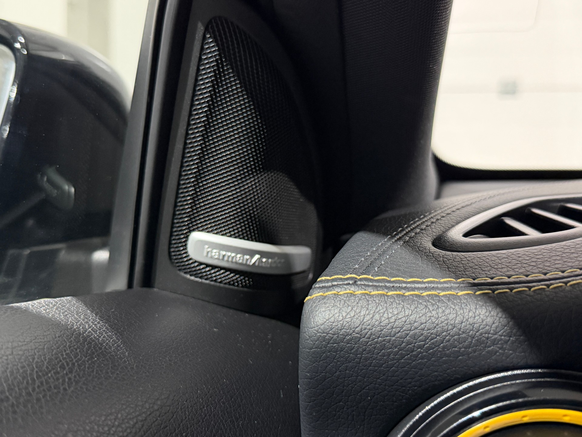 MERCEDES-BENZ A 45 AMG Yellow Night Edition 4Matic 7G-DCT (CH)-image-10