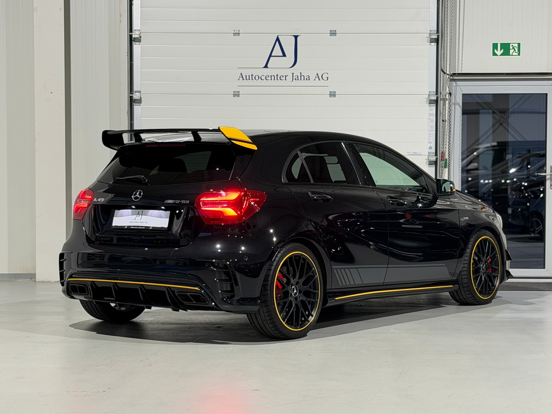 MERCEDES-BENZ A 45 AMG Yellow Night Edition 4Matic 7G-DCT (CH)-image-6