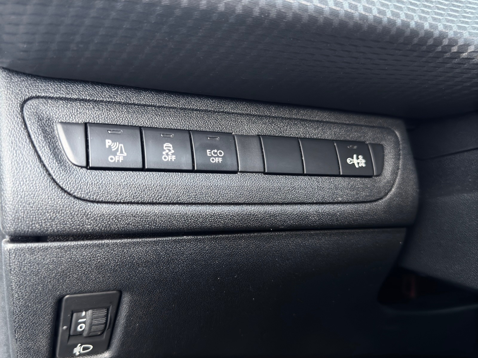 PEUGEOT 2008 1.6 e-HDi Allure EGS6-image-20