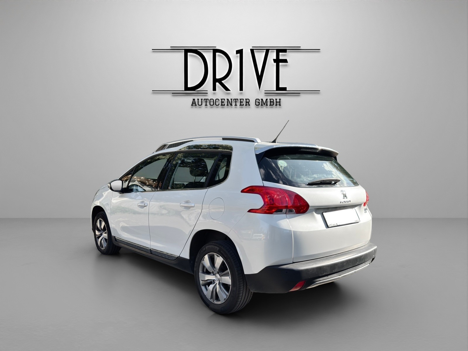 PEUGEOT 2008 1.6 e-HDi Allure EGS6-image-6
