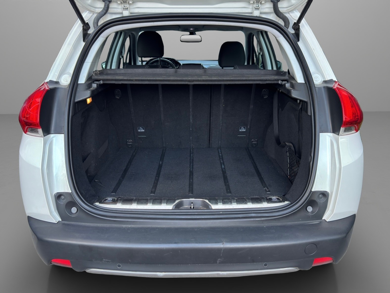 PEUGEOT 2008 1.6 e-HDi Allure EGS6-image-11