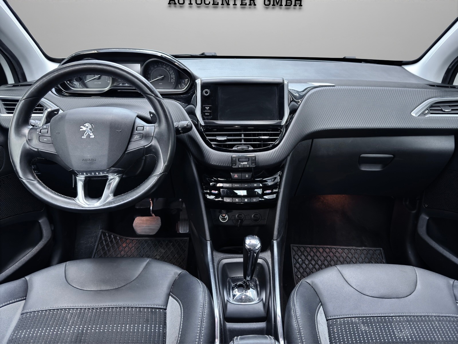 PEUGEOT 2008 1.6 e-HDi Allure EGS6-image-8