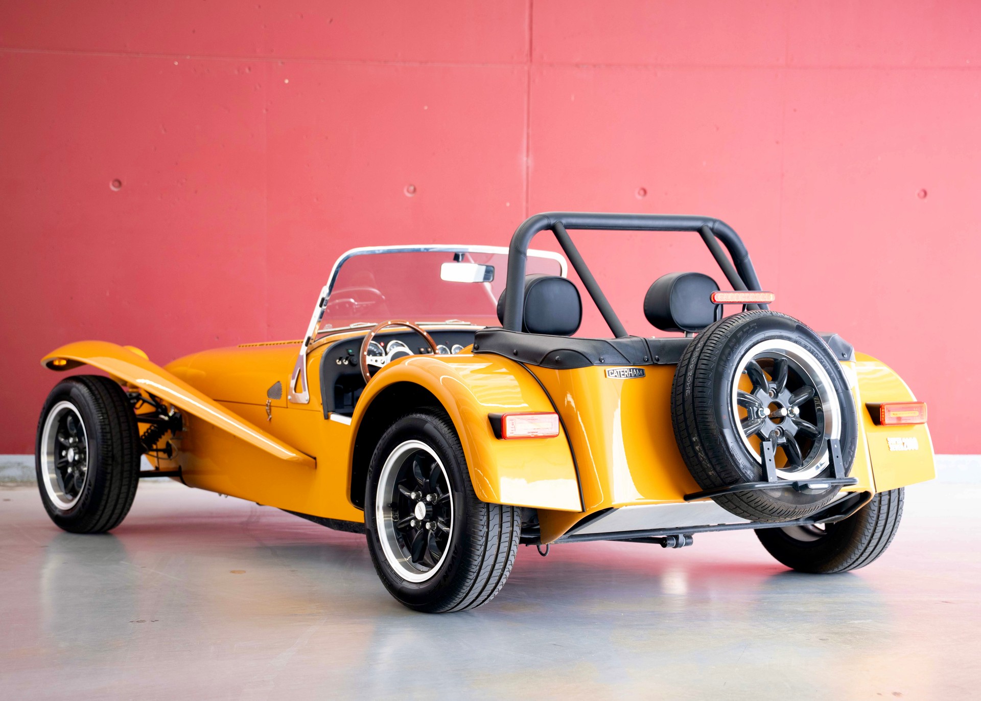 CATERHAM Super Seven 2000 SV (MY26, Swiss new car, Bronze Yellow special paint, 24-month factory warranty, delivery March 27)-showroom-element-1