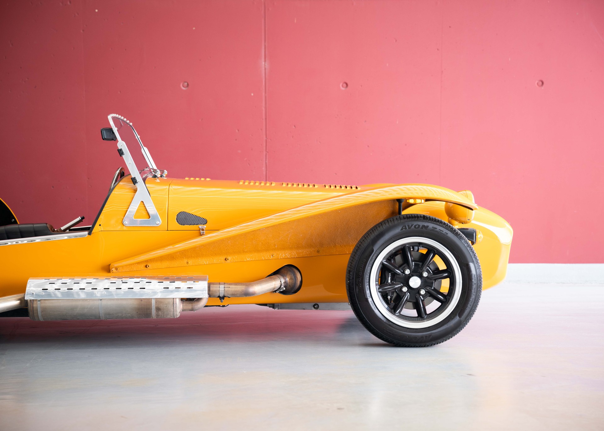 CATERHAM Super Seven 2000 SV (MY26, Swiss new car, Bronze Yellow special paint, 24-month factory warranty, delivery March 27)-image-8