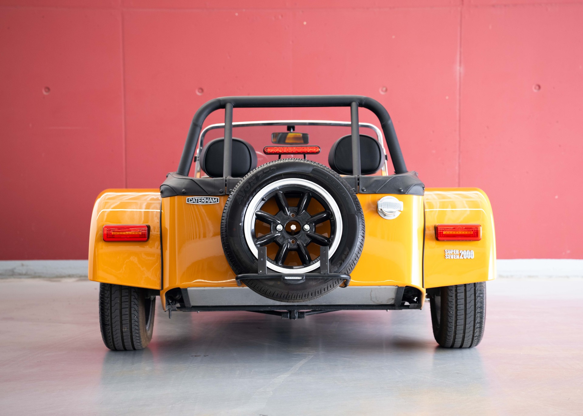 CATERHAM Super Seven 2000 SV (MY26, Swiss new car, Bronze Yellow special paint, 24-month factory warranty, delivery March 27)-showroom-element-3