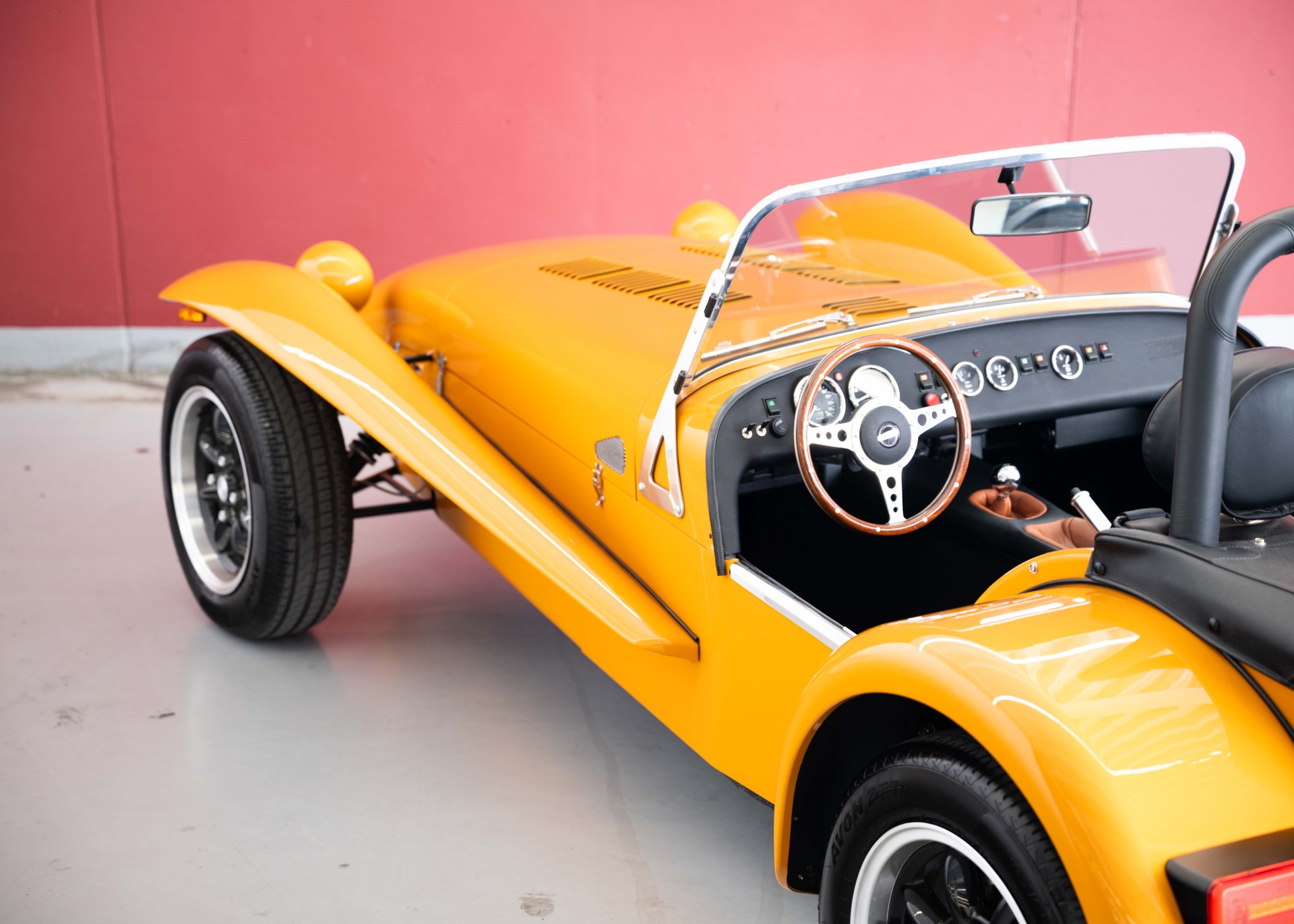 CATERHAM Super Seven 2000 SV (MY26, Swiss new car, Bronze Yellow special paint, 24-month factory warranty, delivery March 27)-image-11