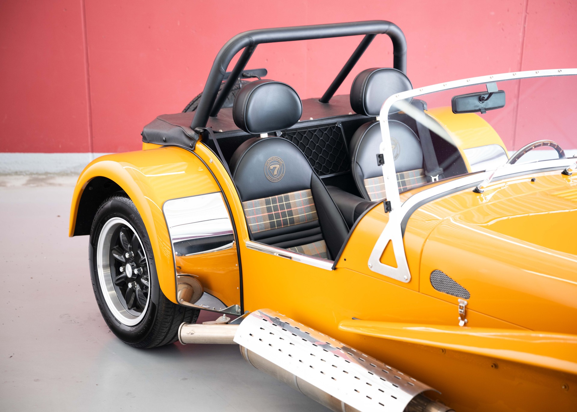 CATERHAM Super Seven 2000 SV (MY26, Swiss new car, Bronze Yellow special paint, 24-month factory warranty, delivery March 27)-image-12