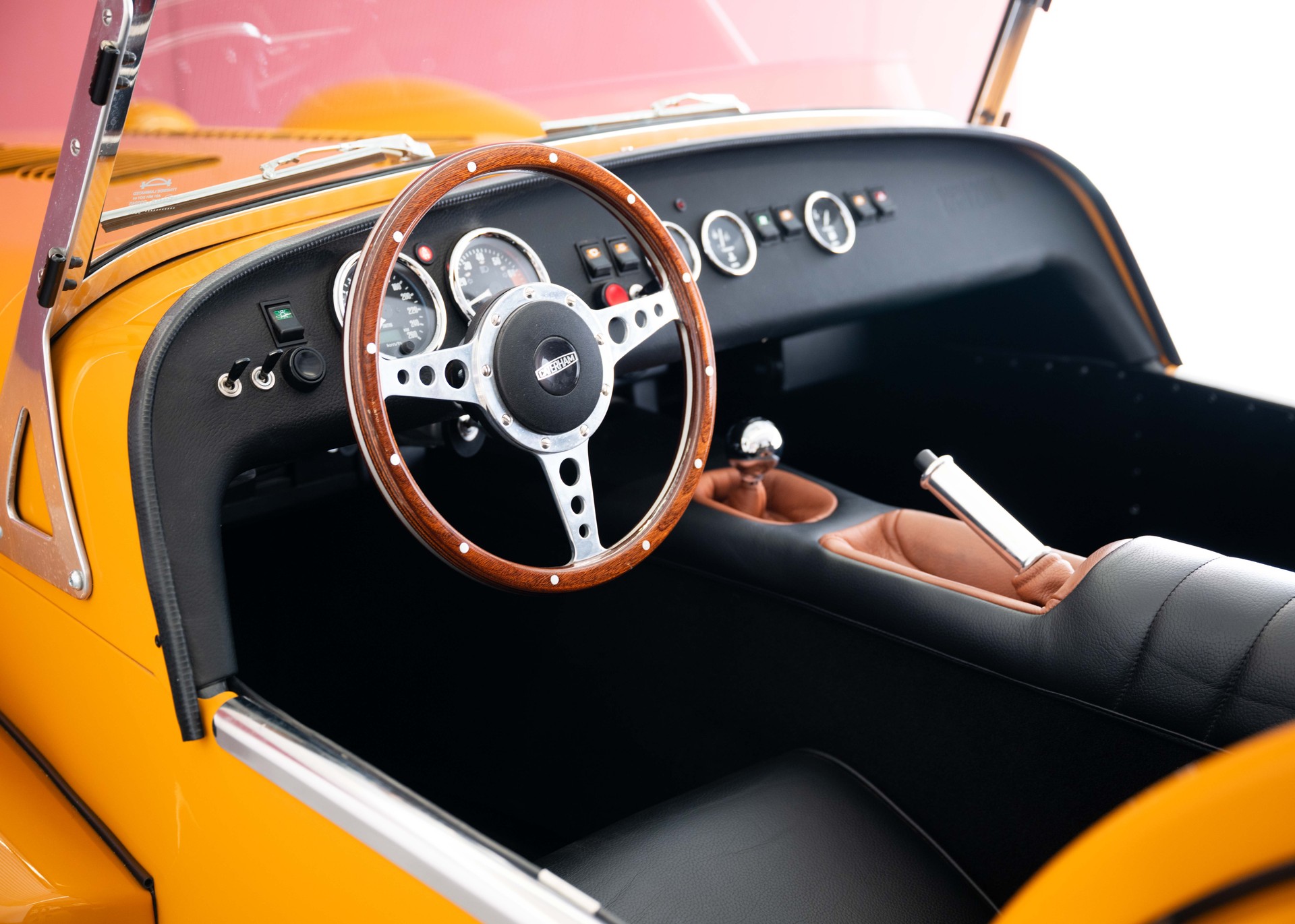 CATERHAM Super Seven 2000 SV (MY26, Swiss new car, Bronze Yellow special paint, 24-month factory warranty, delivery March 27)-image-17