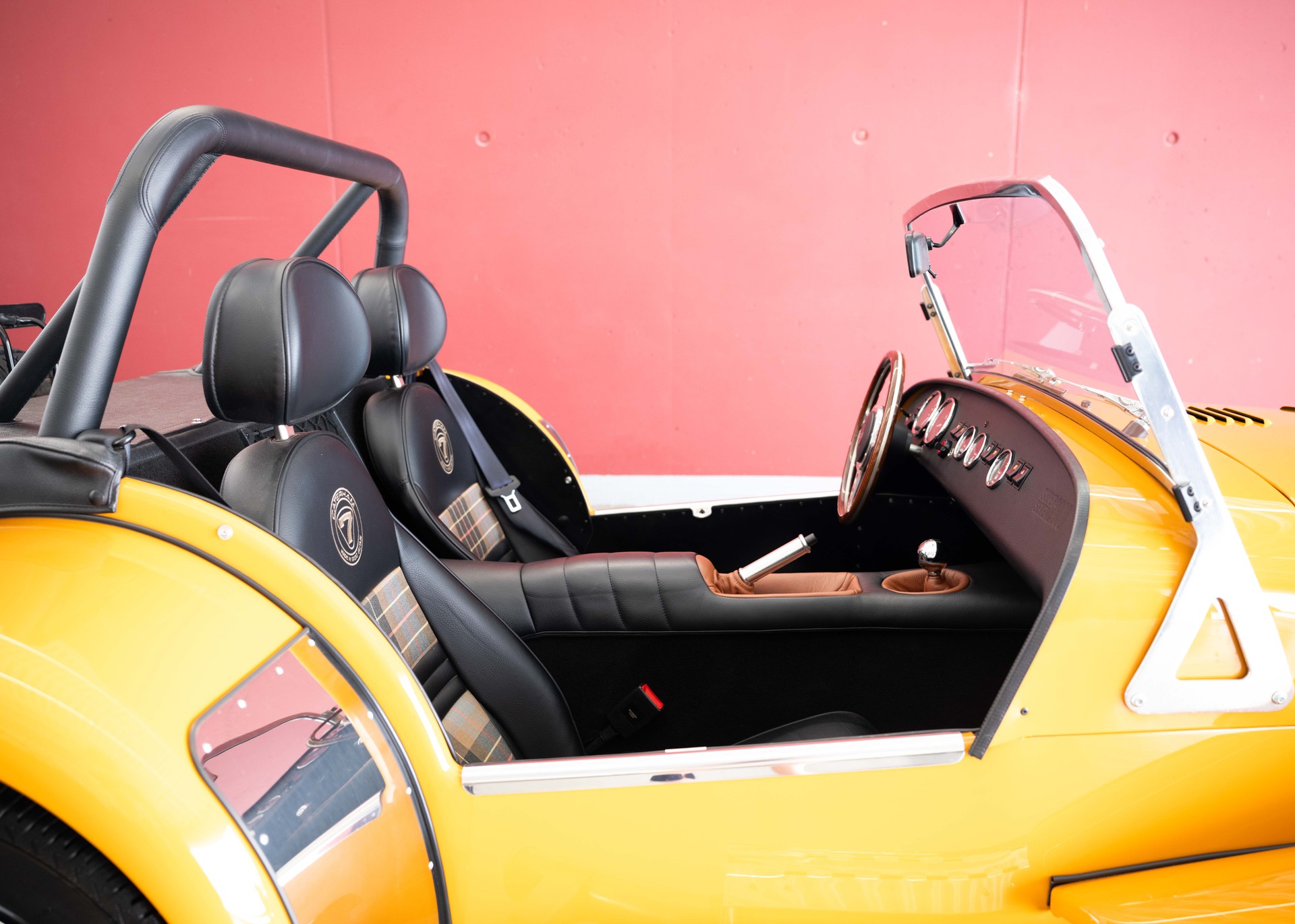 CATERHAM Super Seven 2000 SV (MY26, Swiss new car, Bronze Yellow special paint, 24-month factory warranty, delivery March 27)-image-24