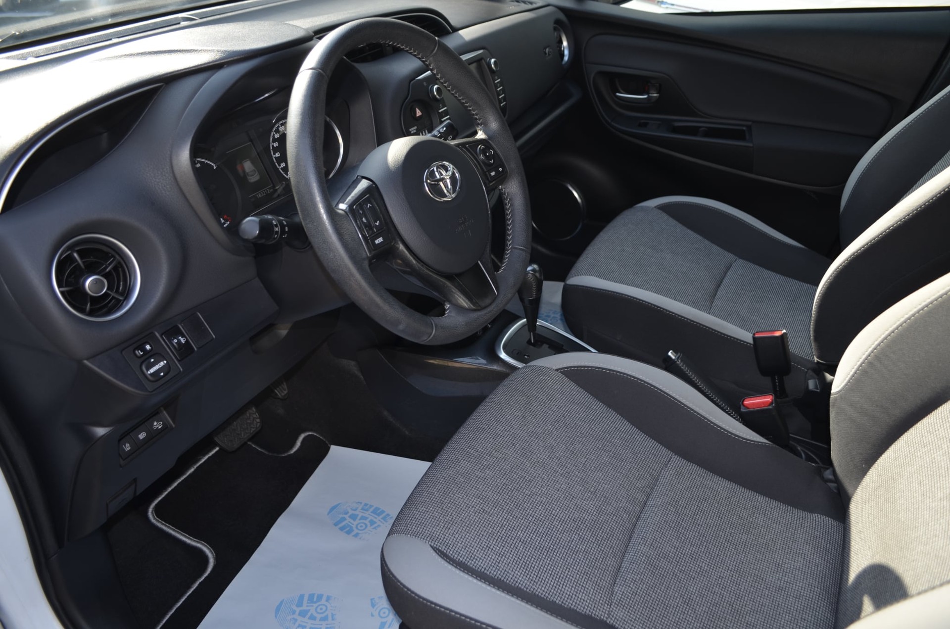 TOYOTA Yaris 1.5 VVT-i Hybrid Y20 e-CVT-image-7