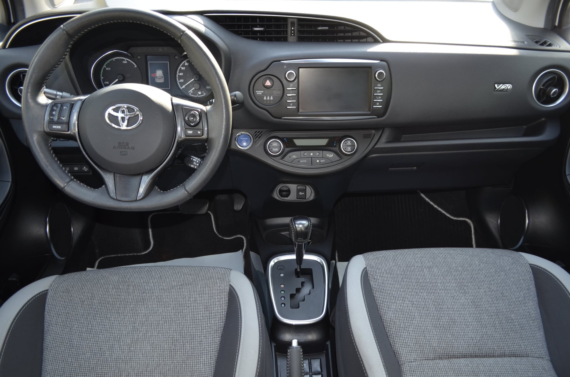 TOYOTA Yaris 1.5 VVT-i Hybrid Y20 e-CVT-image-6
