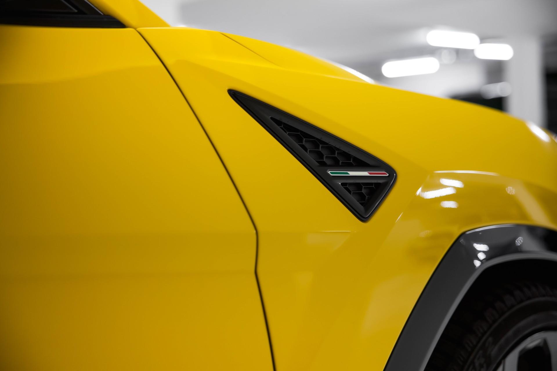 LAMBORGHINI Urus E-Gear-image-16