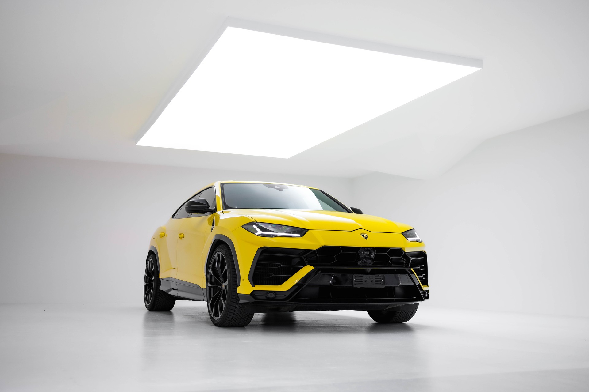 LAMBORGHINI Urus E-Gear-image-3
