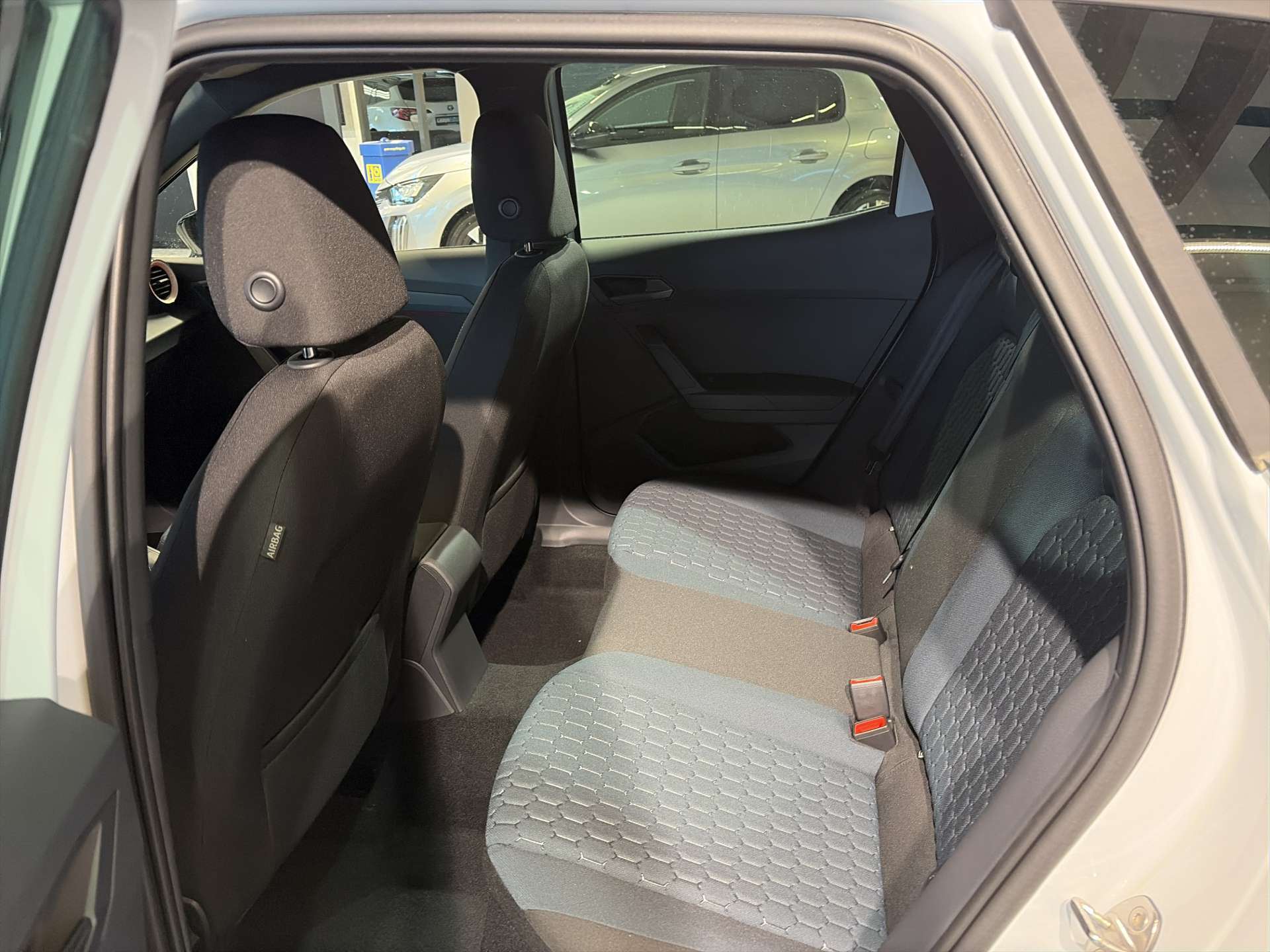 SEAT Arona 1.0 TSi Eco Style DSG-Automat-image-6