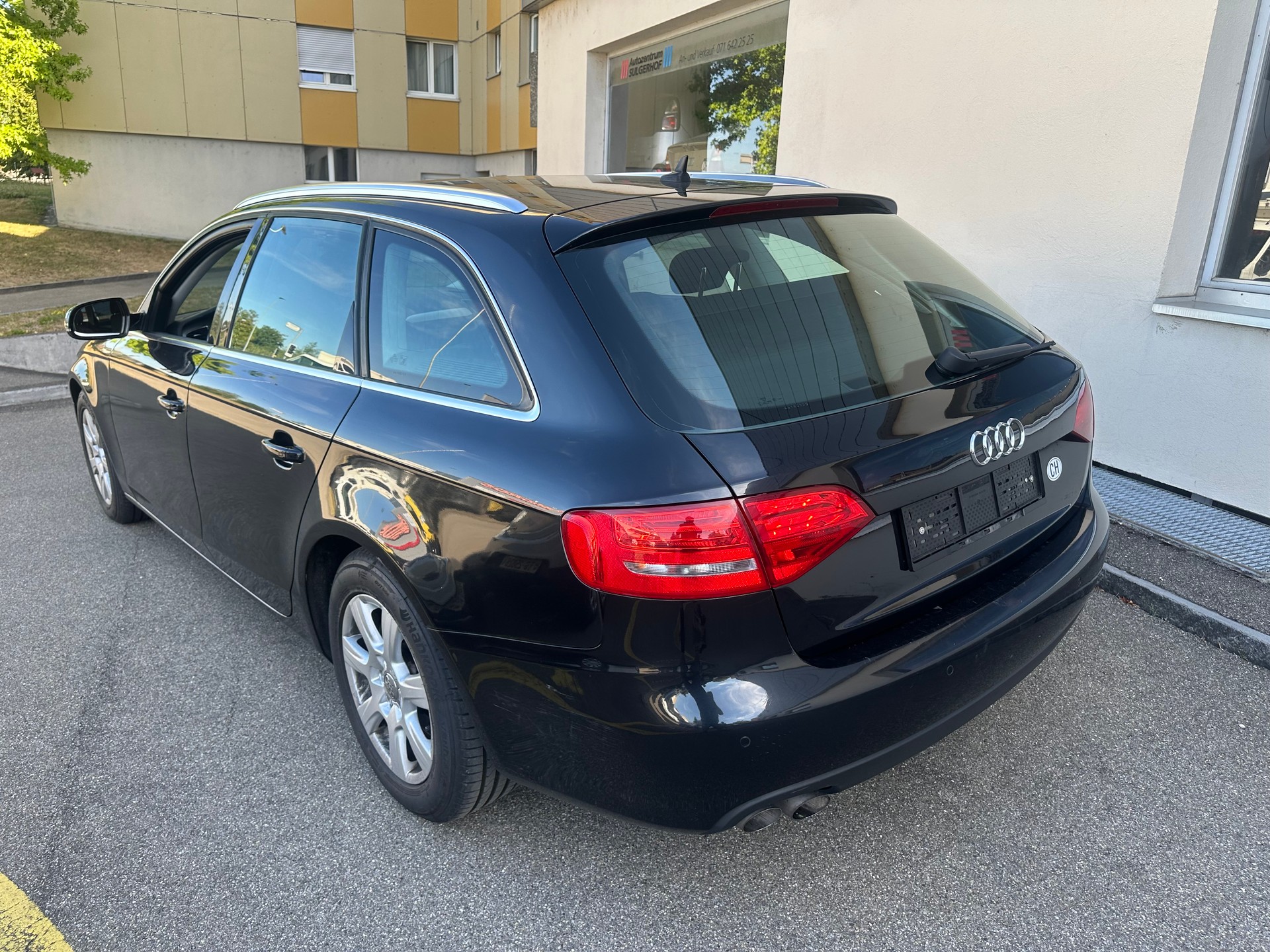 AUDI A4 Avant 2.0 TDIe-image-2