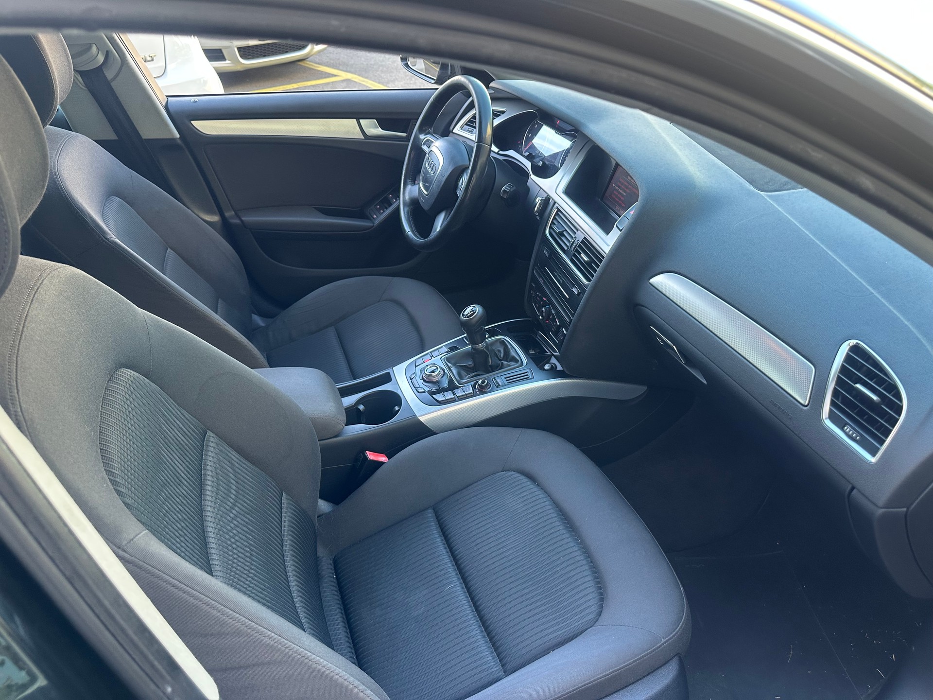 AUDI A4 Avant 2.0 TDIe-image-5