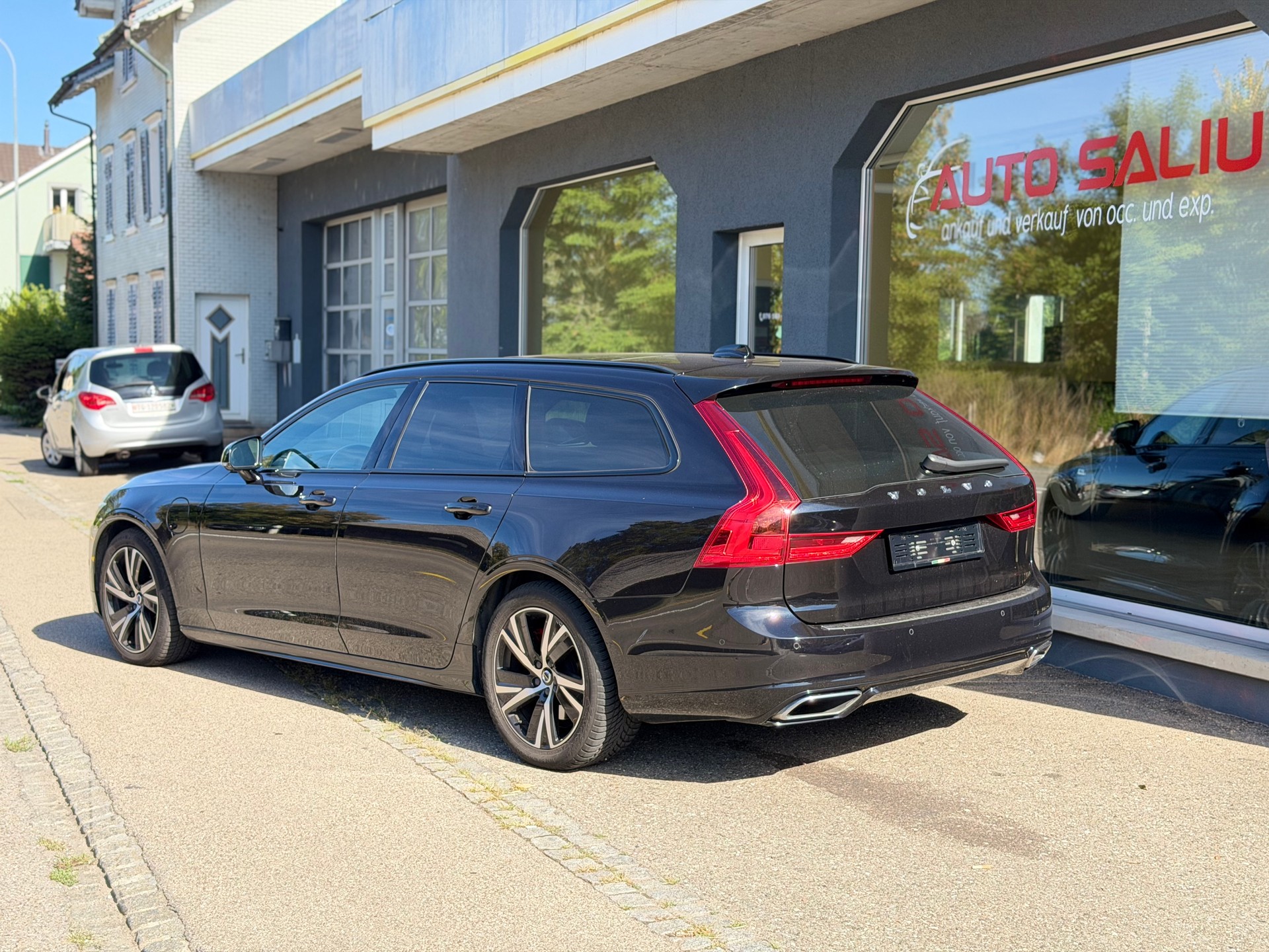 VOLVO V90 T8 eAWD Twin Engine R-Design Geartronic-image-3