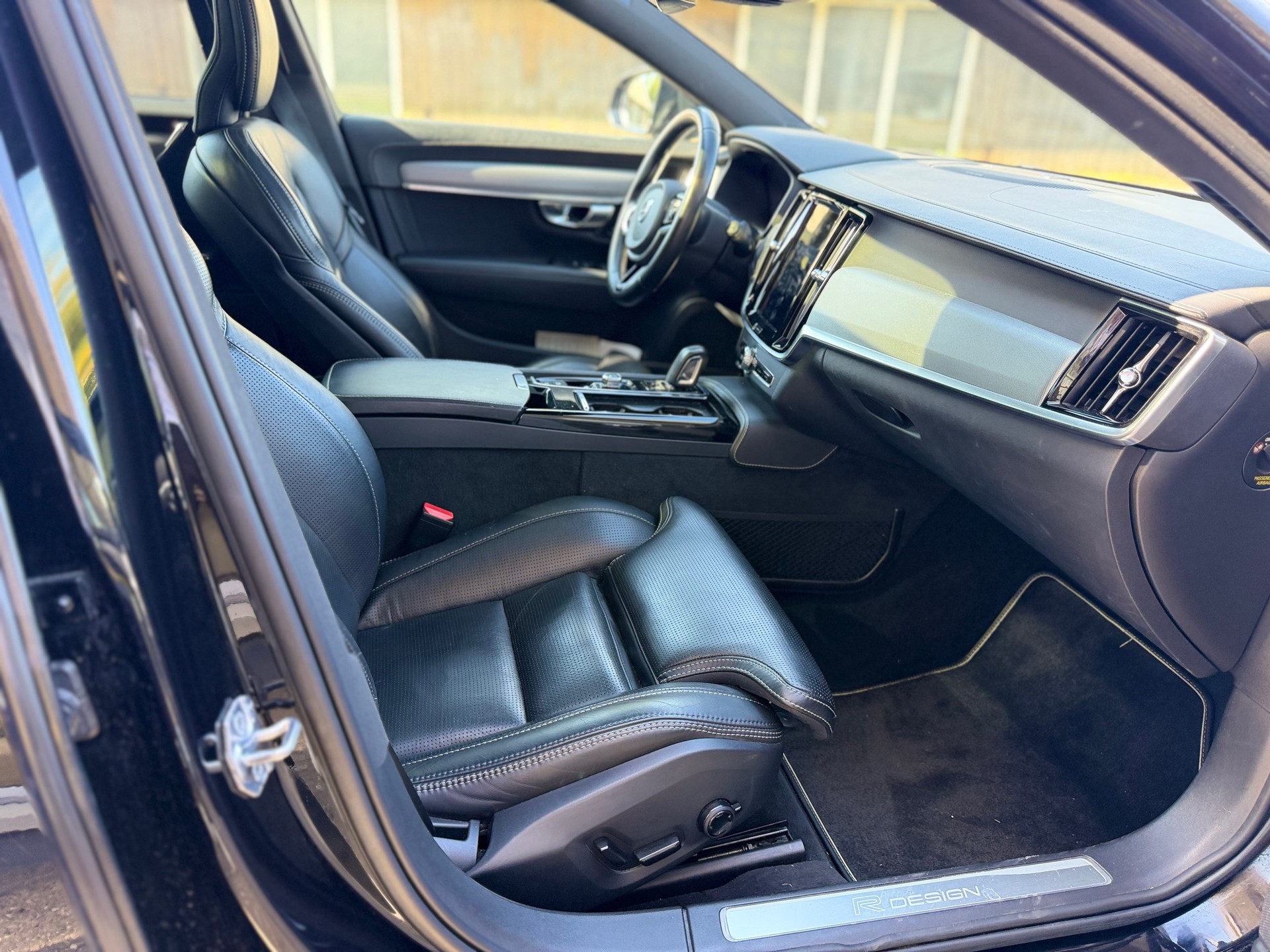 VOLVO V90 T8 eAWD Twin Engine R-Design Geartronic-image-6