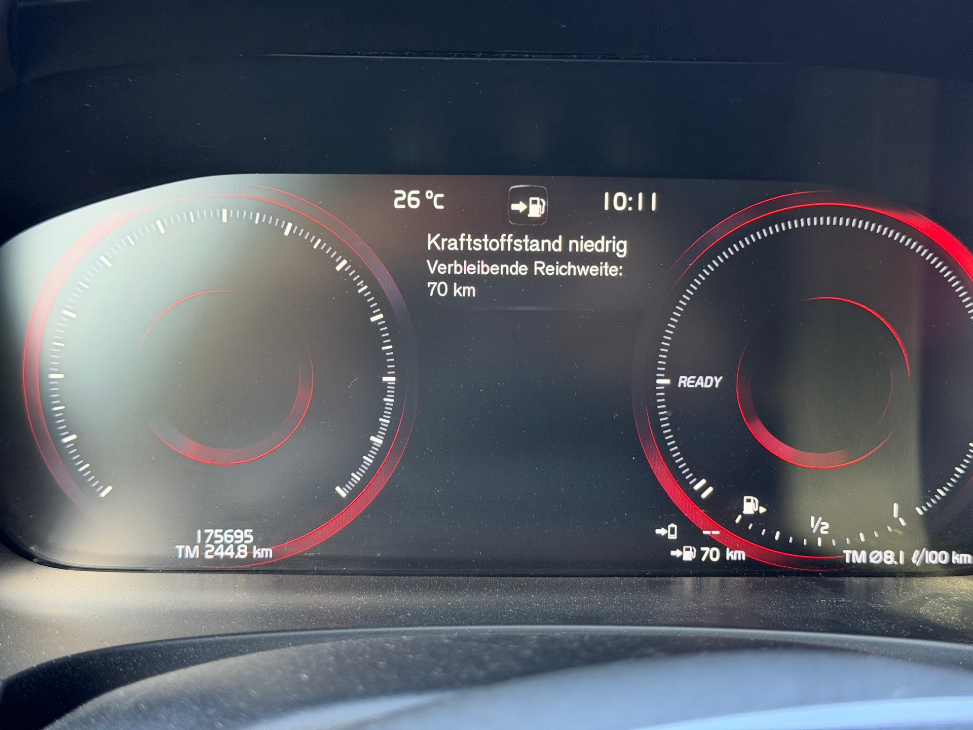 VOLVO V90 T8 eAWD Twin Engine R-Design Geartronic-image-4