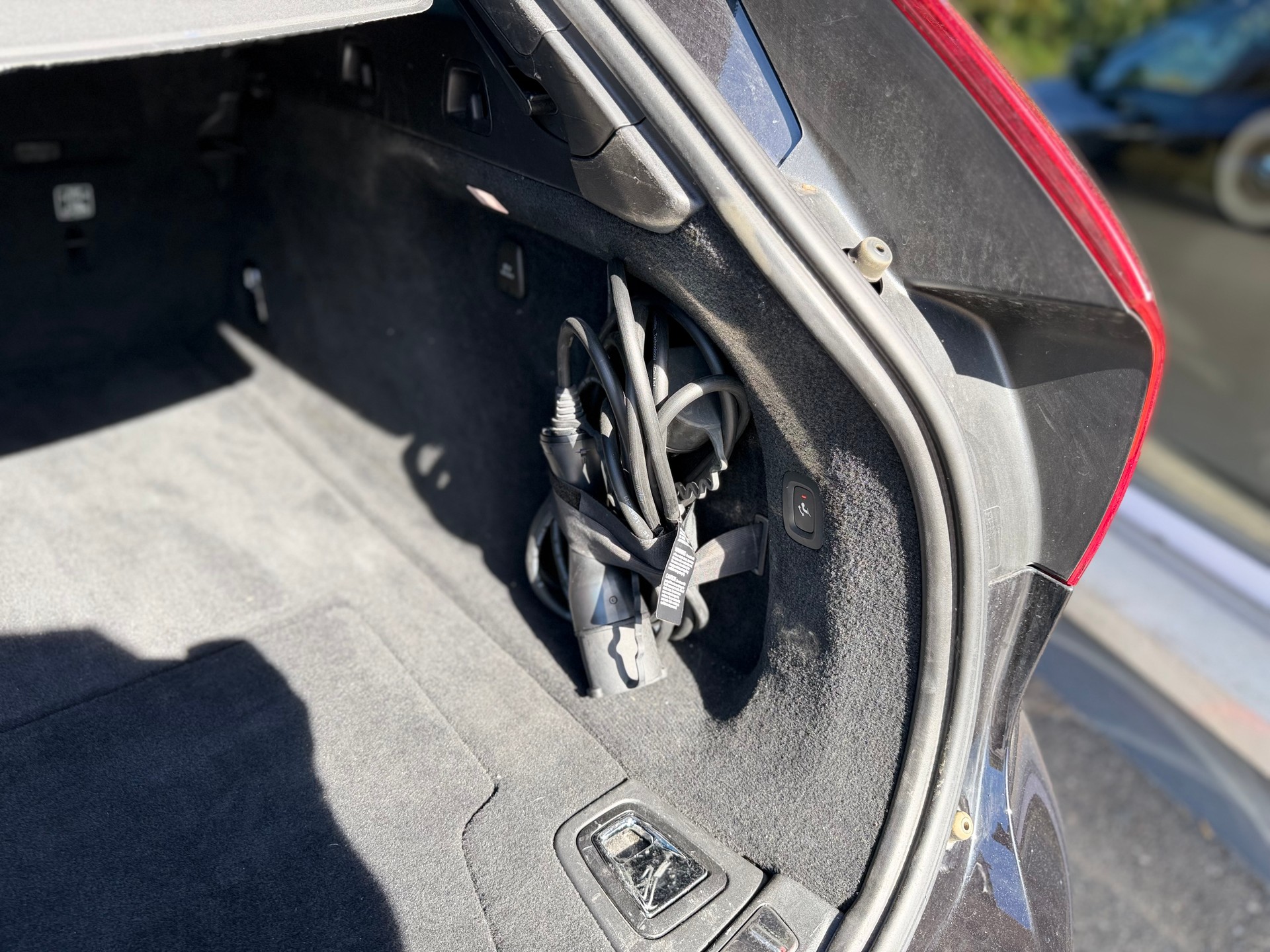 VOLVO V90 T8 eAWD Twin Engine R-Design Geartronic-image-8