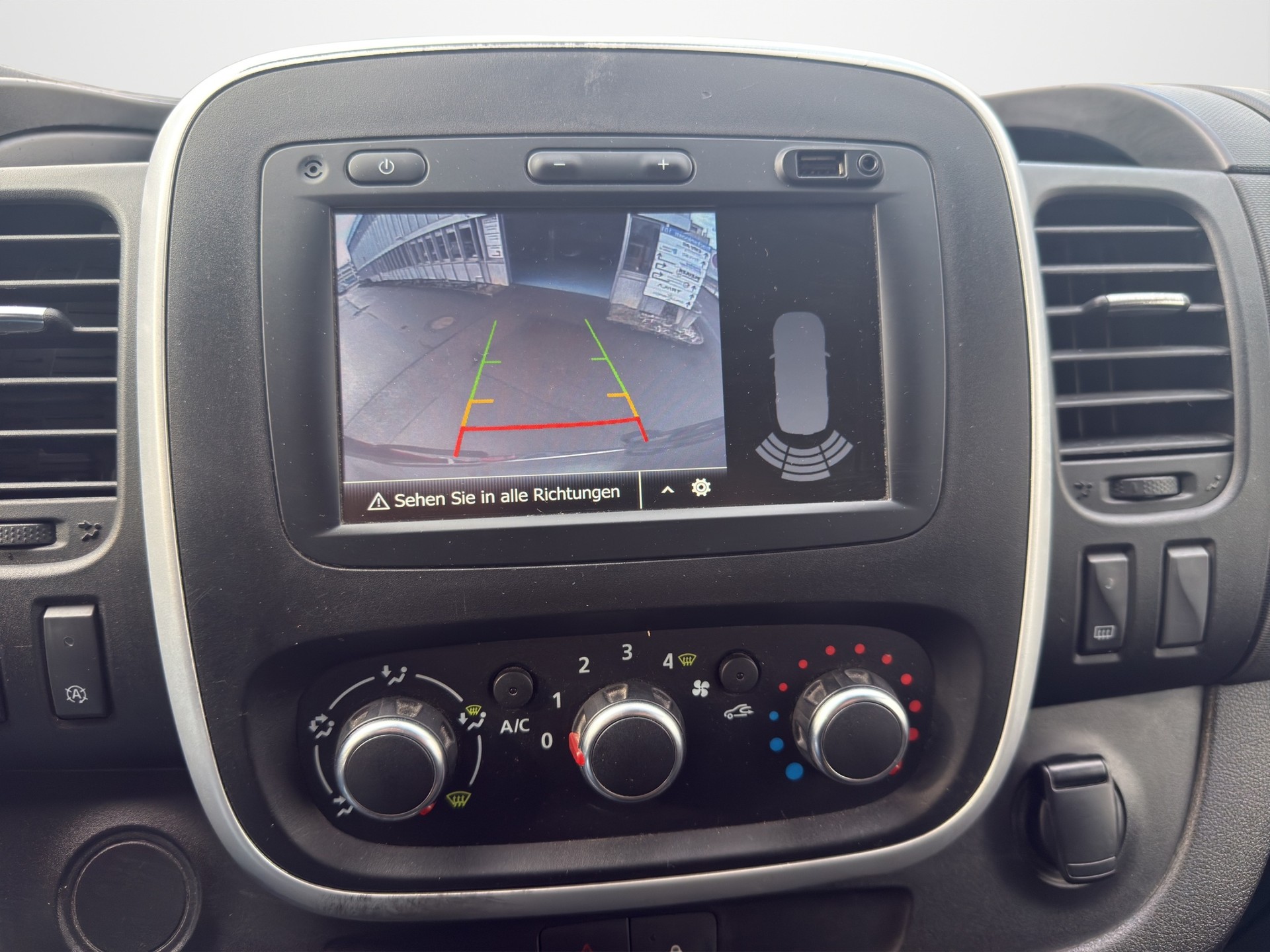 RENAULT Trafic 2.0 Energy dCi 120 3.0t Business L1H1-image-11