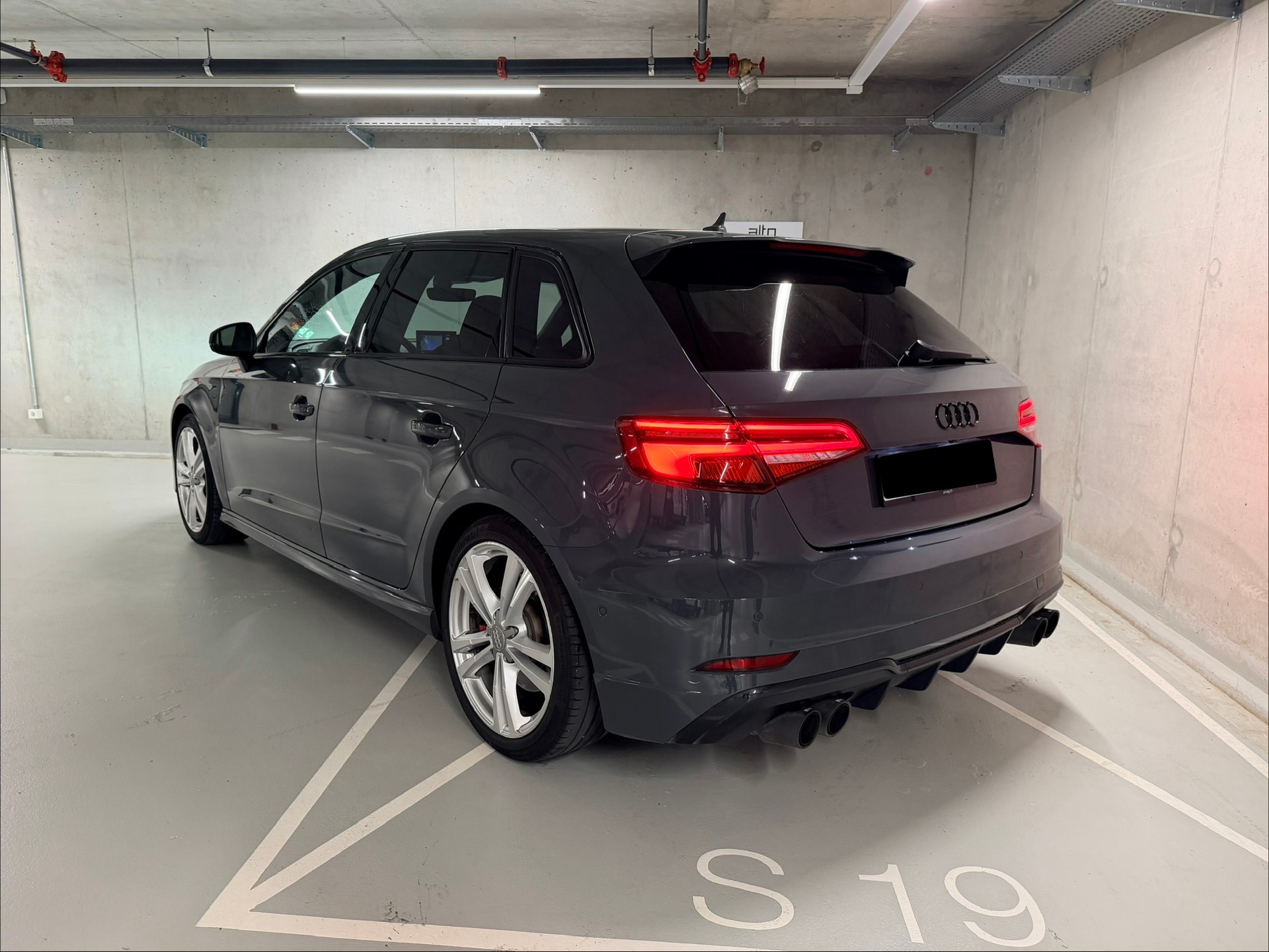 AUDI S3 Sportback 2.0 TFSI quattro S-tronic-showroom-element-2