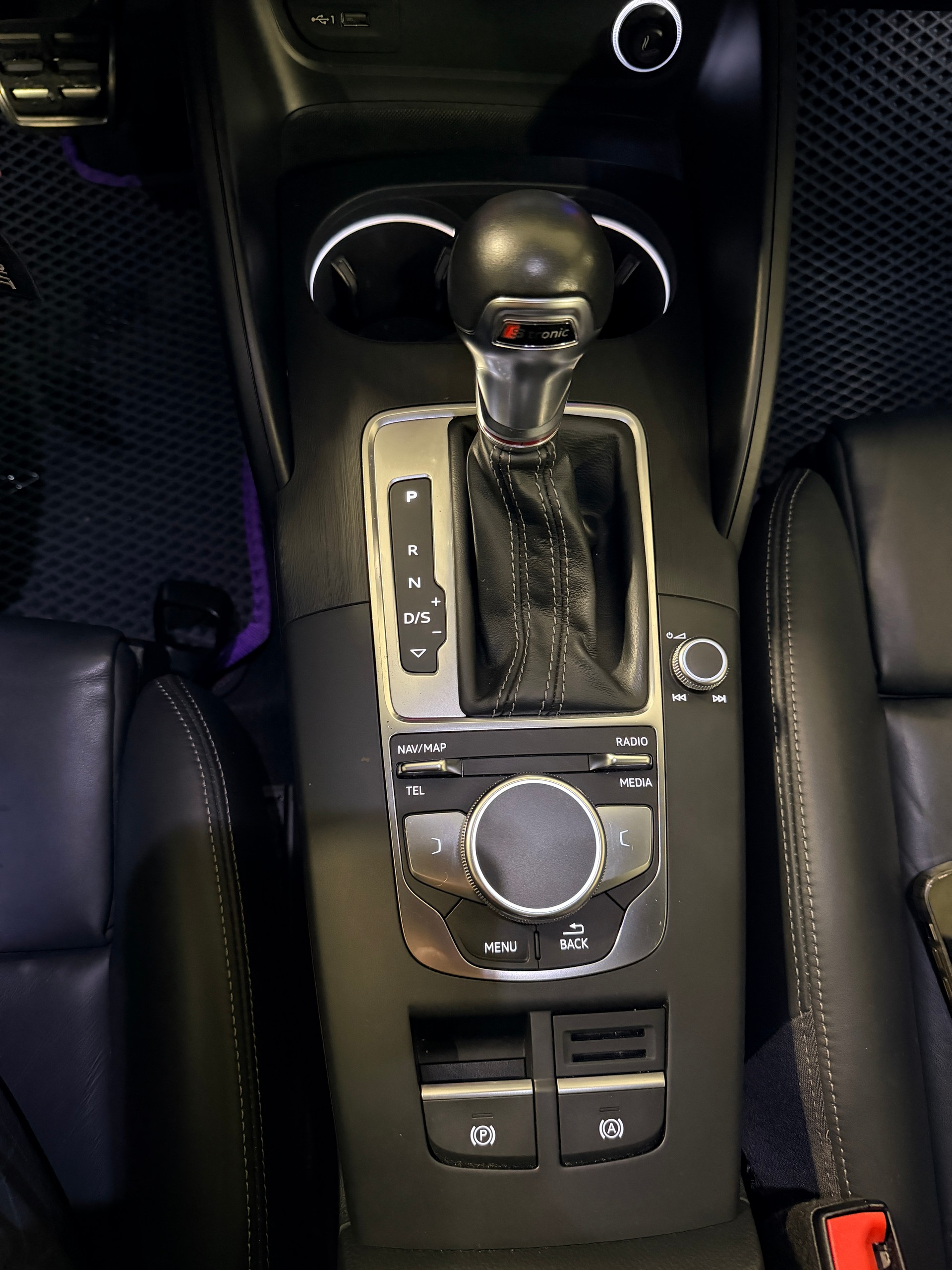AUDI S3 Sportback 2.0 TFSI quattro S-tronic-image-12