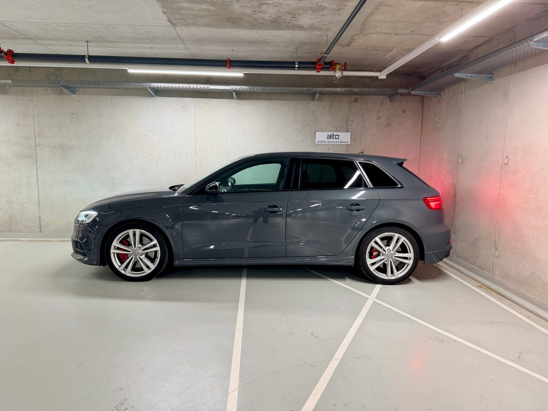 AUDI S3 Sportback 2.0 TFSI quattro S-tronic-showroom-element-1