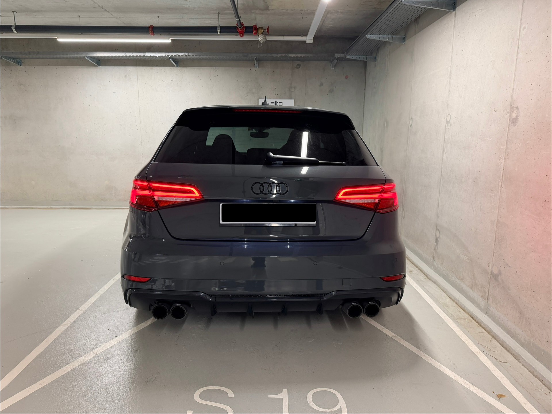 AUDI S3 Sportback 2.0 TFSI quattro S-tronic-showroom-element-3