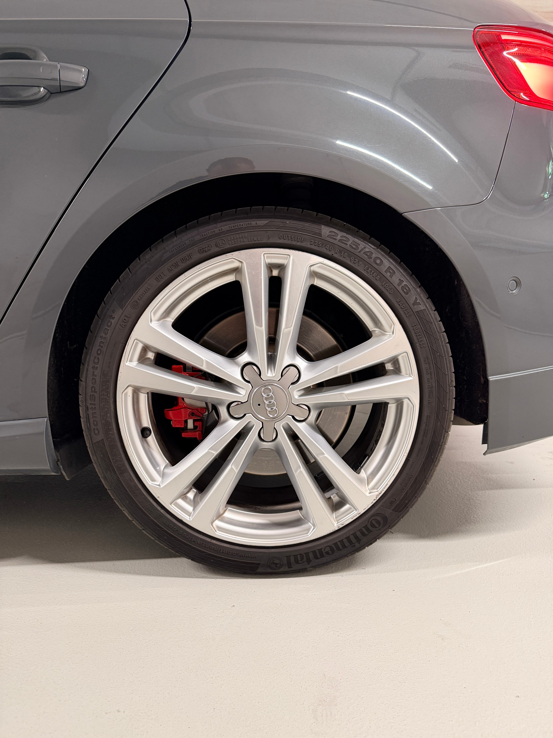 AUDI S3 Sportback 2.0 TFSI quattro S-tronic-image-25