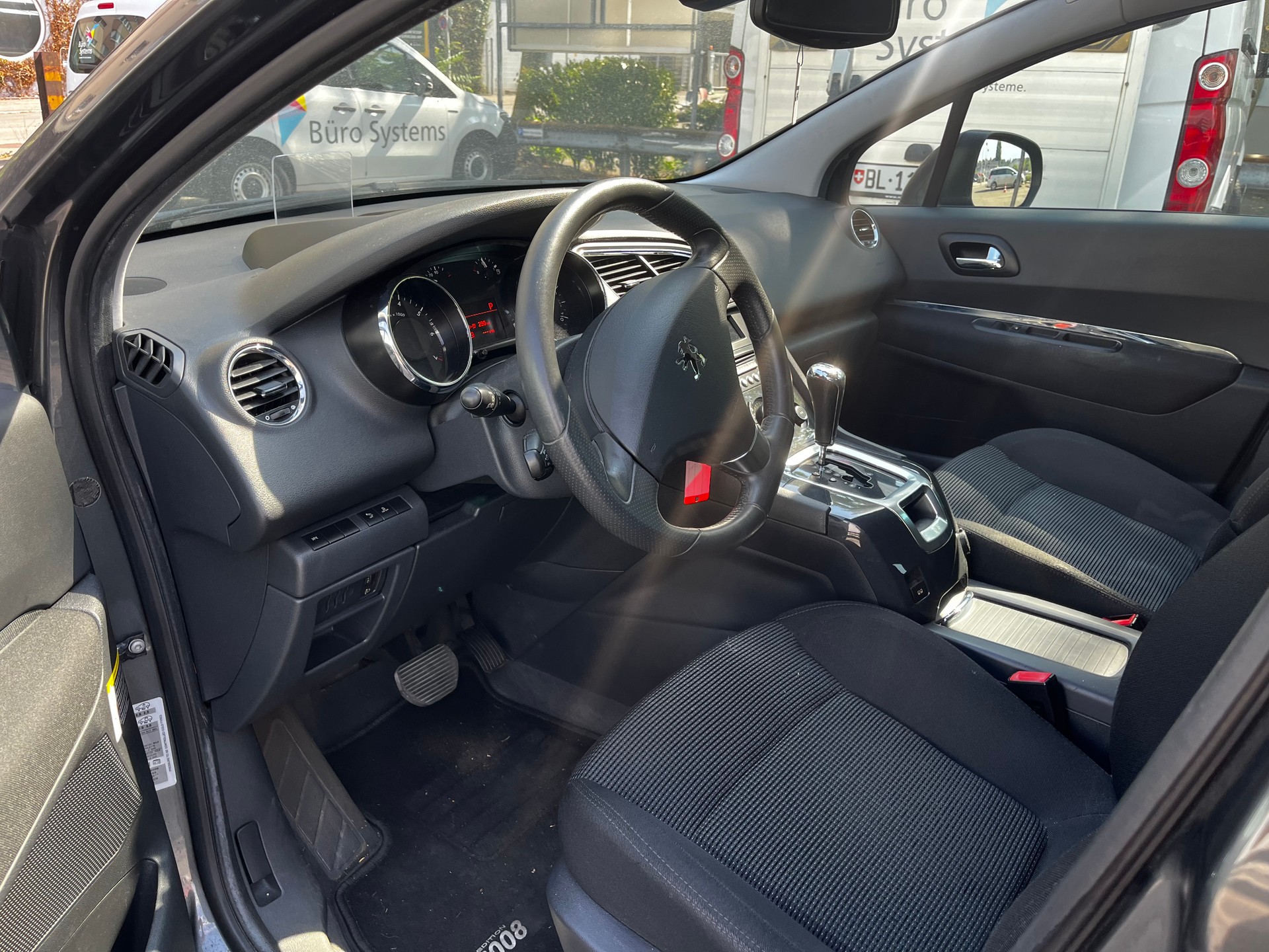 PEUGEOT 5008 1.6 16V T Sport Pack Automatic-image-7