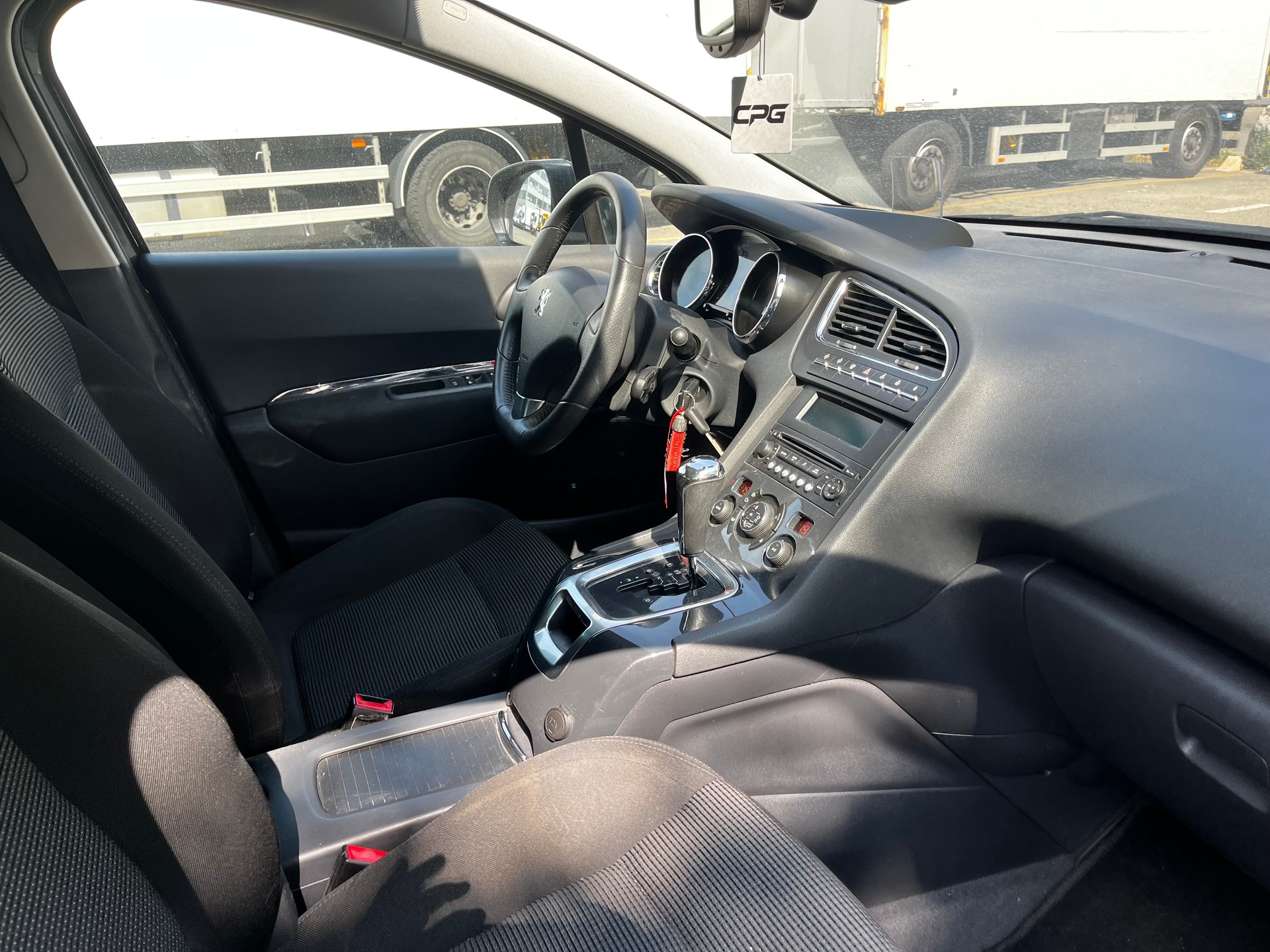 PEUGEOT 5008 1.6 16V T Sport Pack Automatic-image-5
