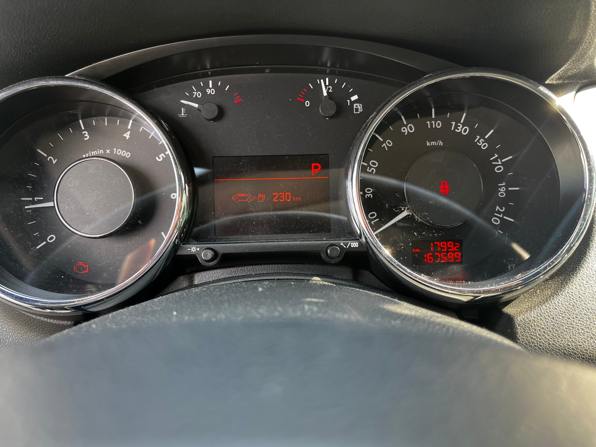 PEUGEOT 5008 1.6 16V T Sport Pack Automatic-image-6