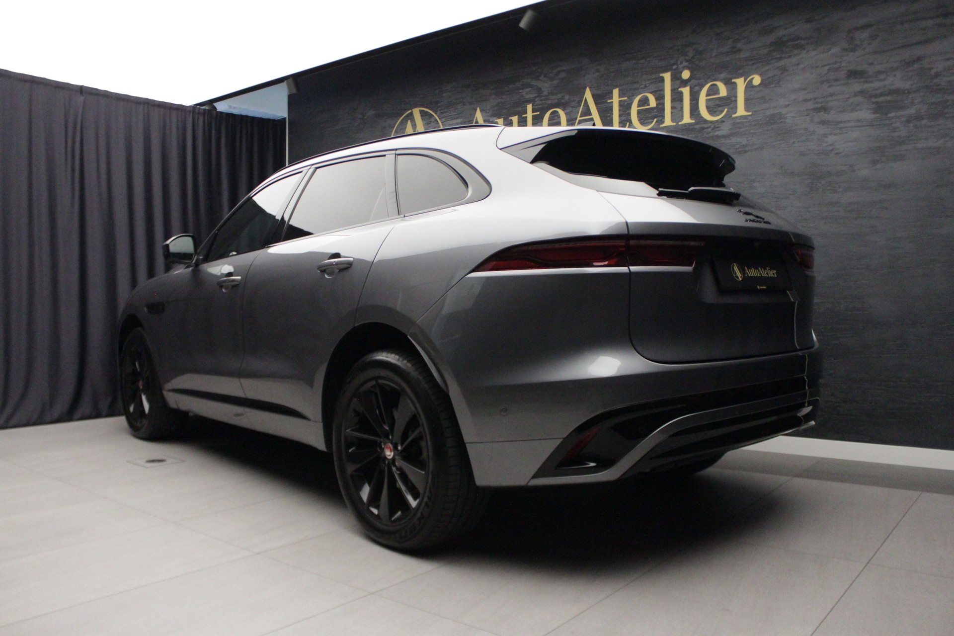 JAGUAR F-Pace 2.0 D200 R-Dynamic MHEV SE AWD-image-10
