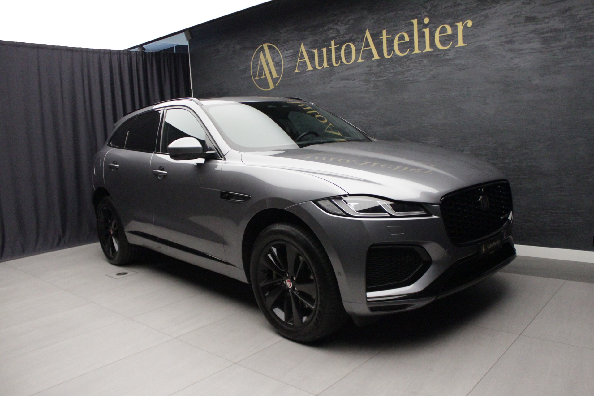 JAGUAR F-Pace 2.0 D200 R-Dynamic MHEV SE AWD-showroom-element-2