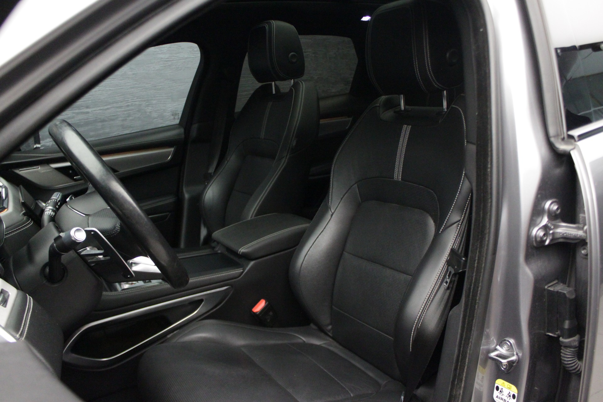 JAGUAR F-Pace 2.0 D200 R-Dynamic MHEV SE AWD-image-14