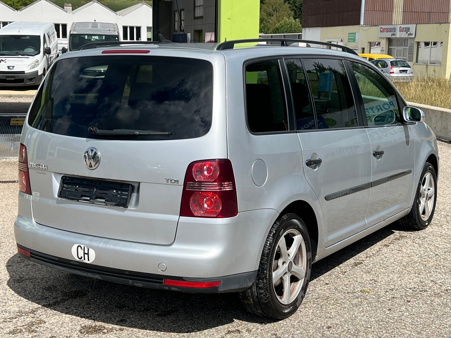 VW Touran 1.9 TDI Trendline DSG-image-5