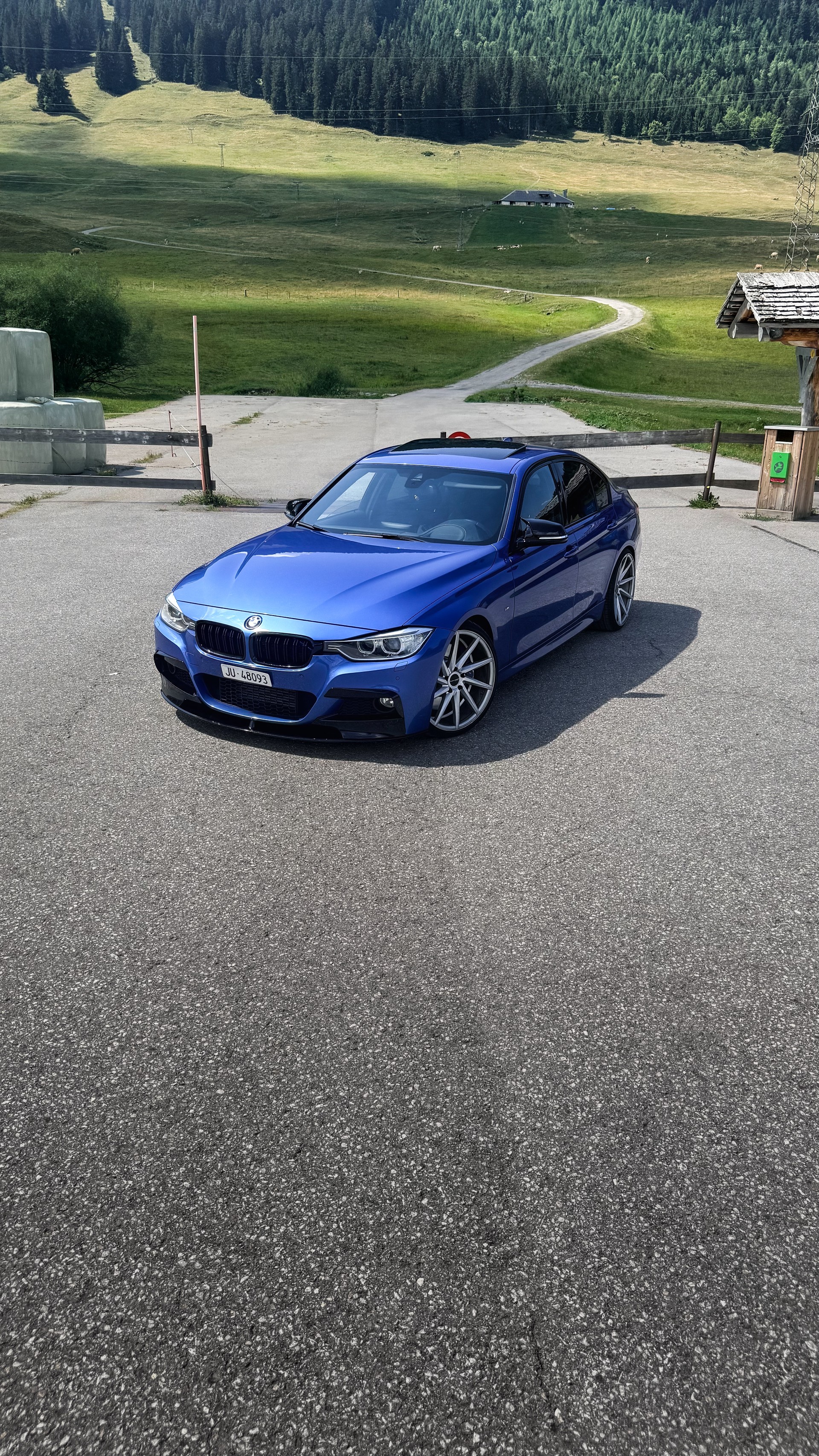 BMW 335i xDrive-image-2